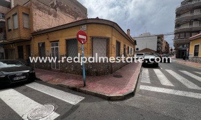 Komplott - Återförsäljning - Torrevieja - Playa del Cura