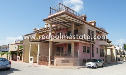 Maison de ville - Revente -
            Daya Nueva - MR2-22445