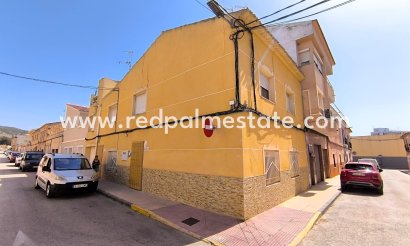 Maison de ville - Revente - Pinoso -
                Inland