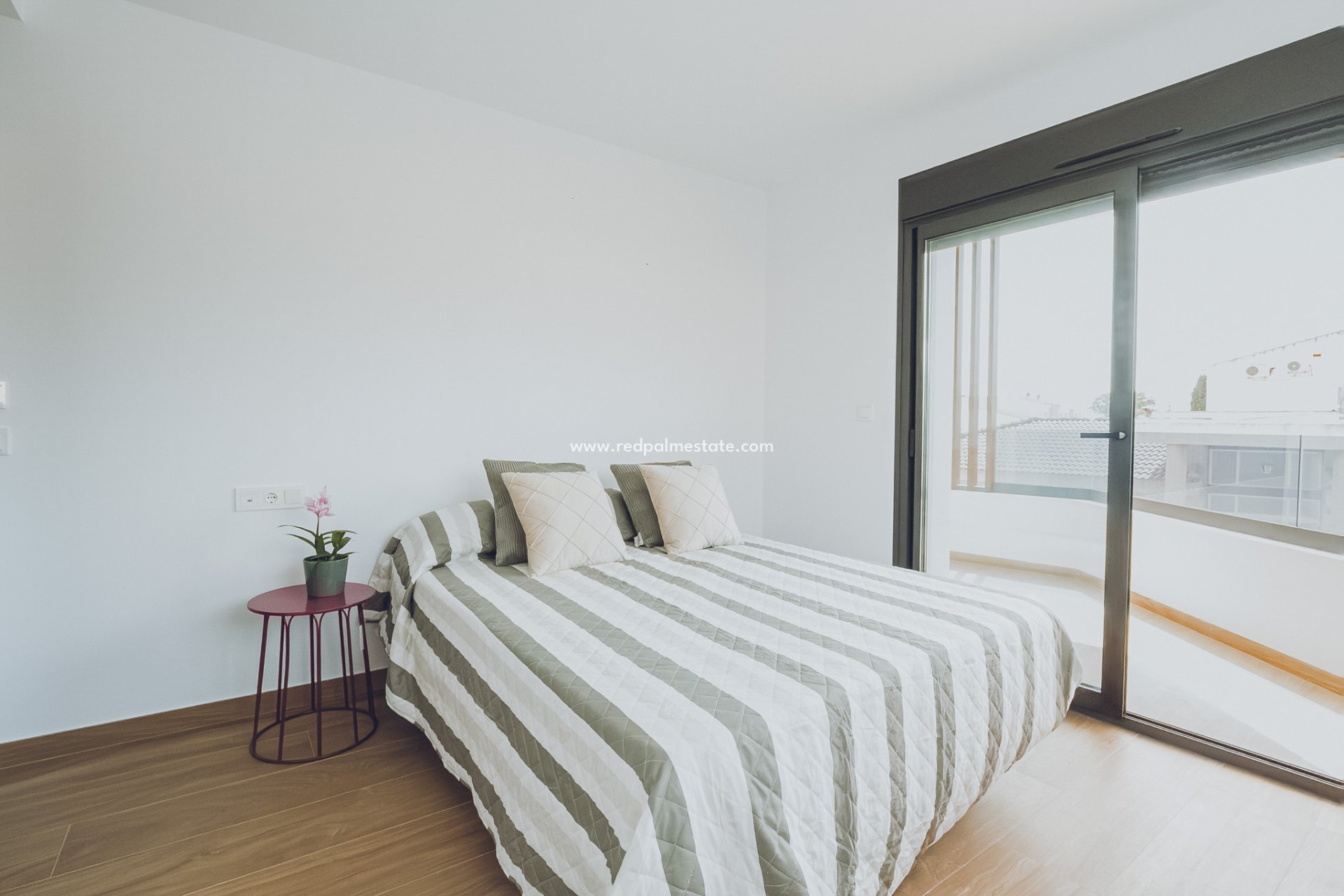 New Build - Apartments -
Redován