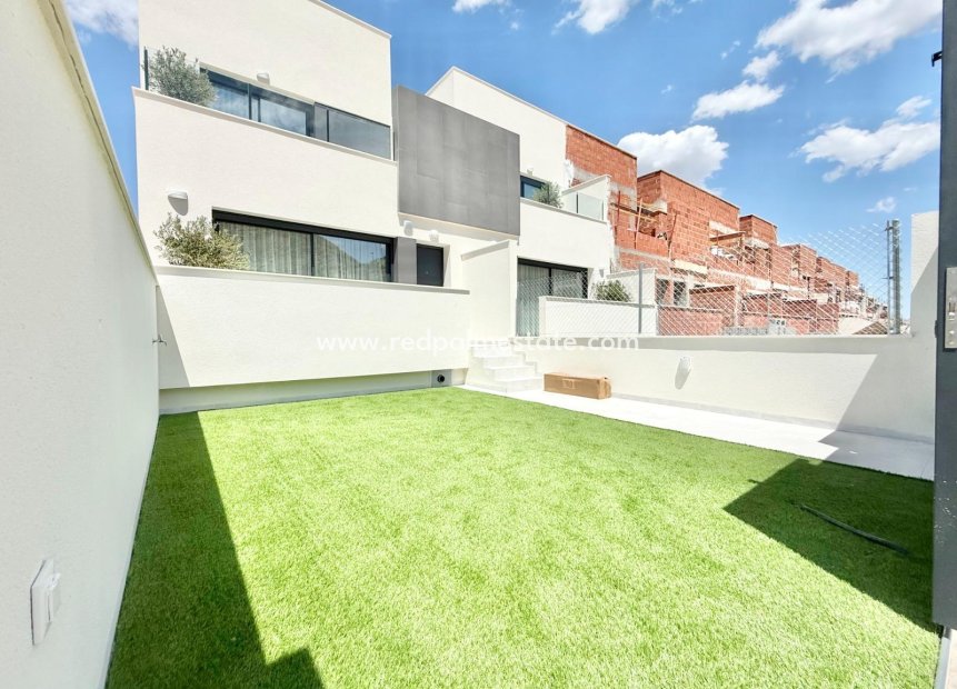 New Build - Town House -
Cox - San Fernando