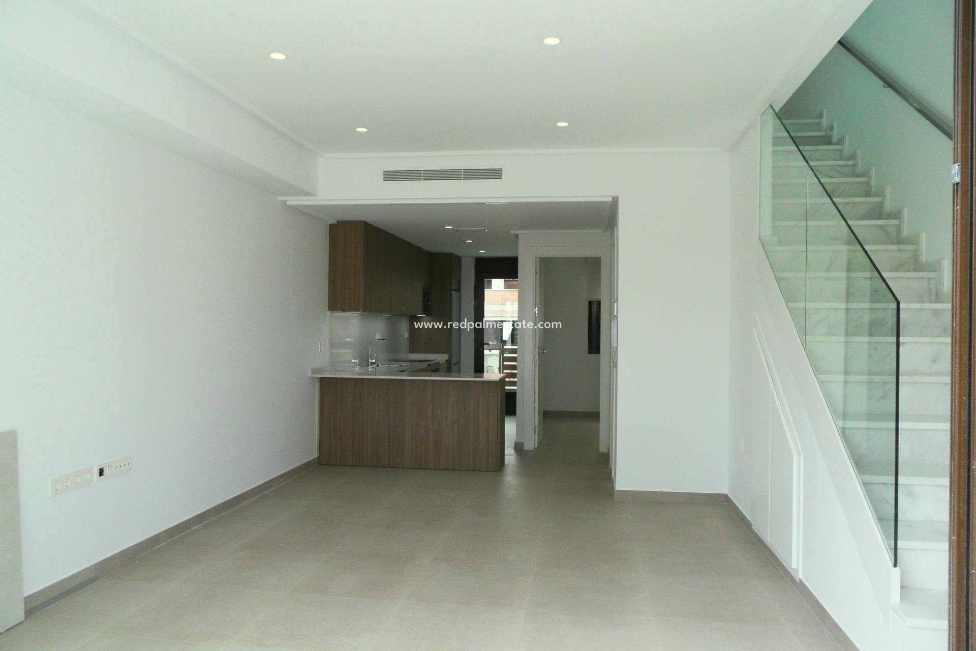 New Build - Town House -
Pilar de la Horadada - parque Andromeda