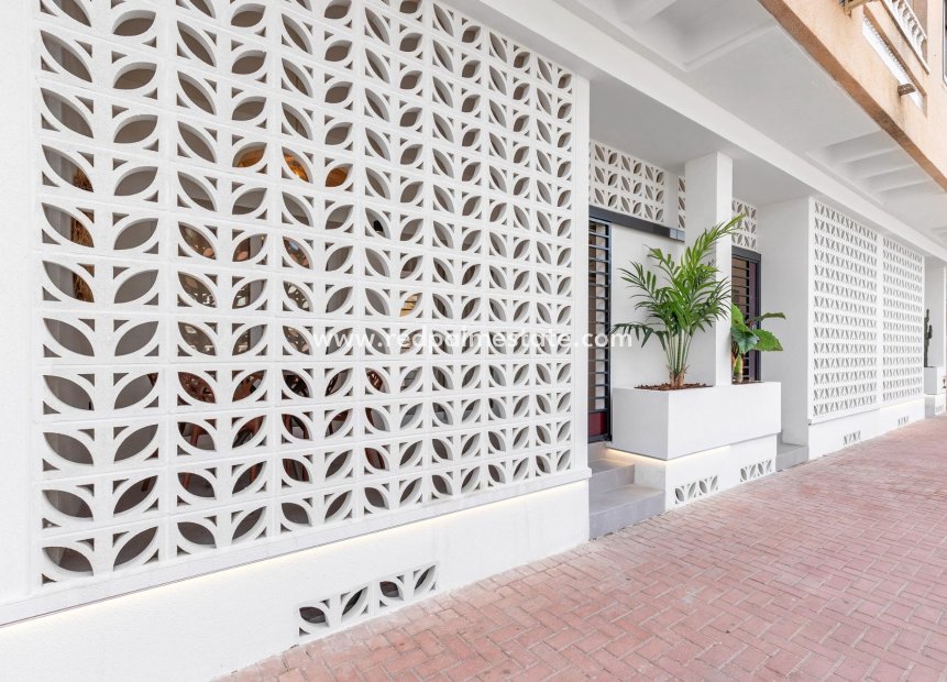 Nouvelle construction - Appartements -
Torrevieja - Playa Los Naufragos