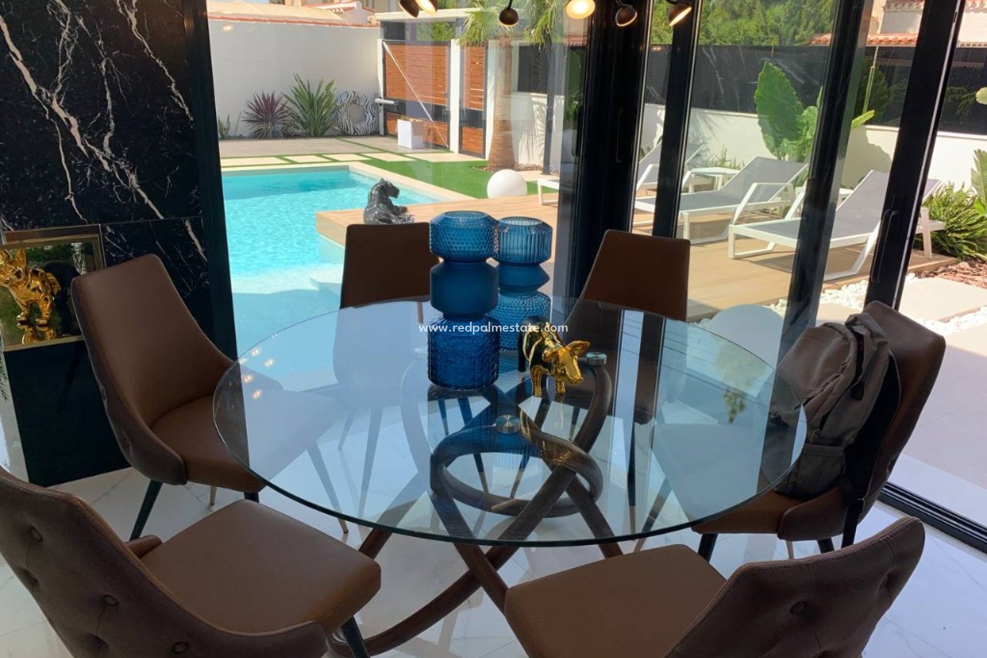 Nouvelle construction - Villa -
Torrevieja