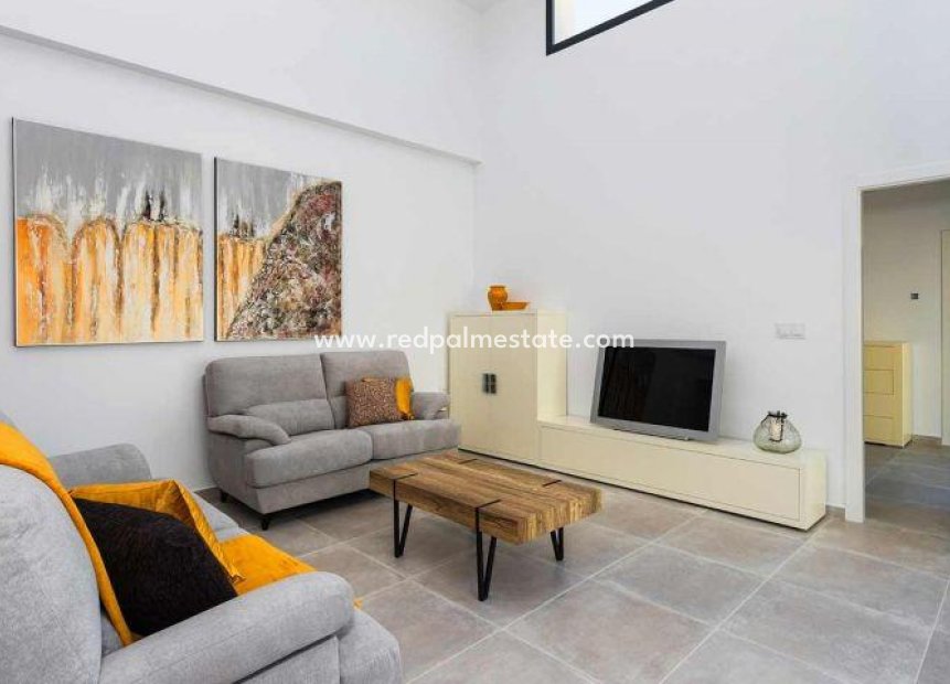 Nybyggnation - Fyrfamiljshus -
Daya Nueva