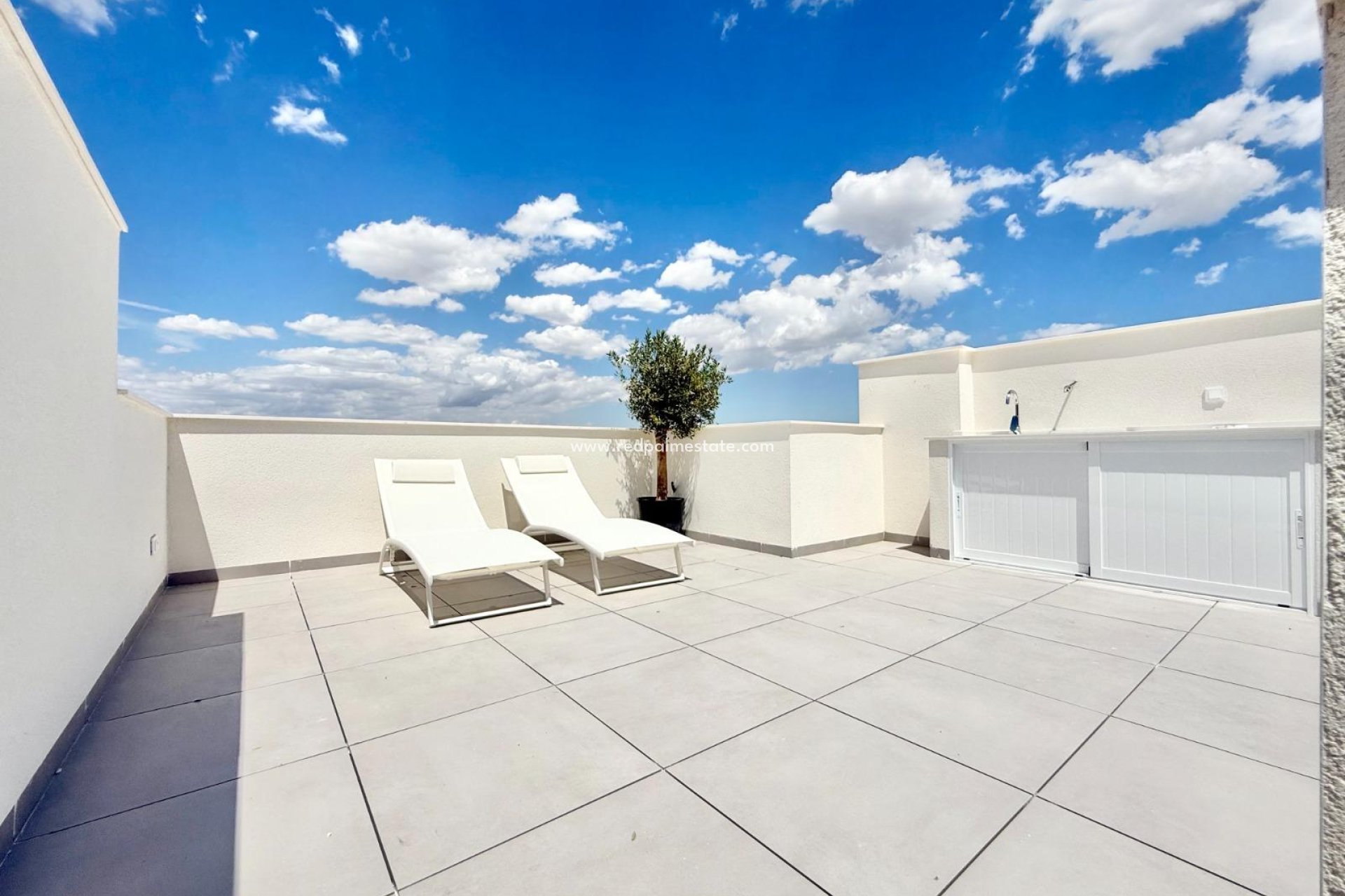 Nybyggnation - Radhus -
Cox - San Fernando