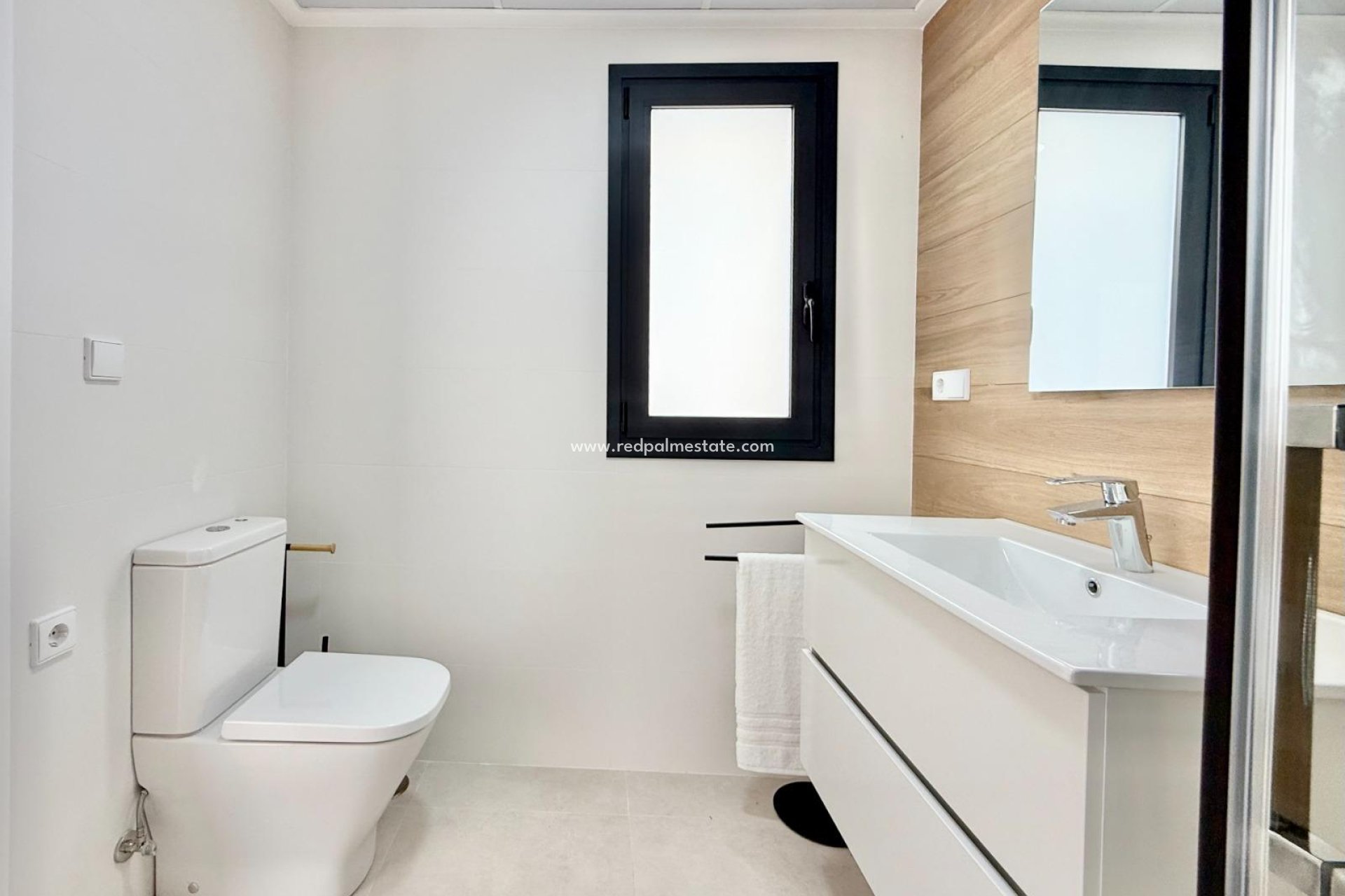 Nybyggnation - Radhus -
Cox - San Fernando