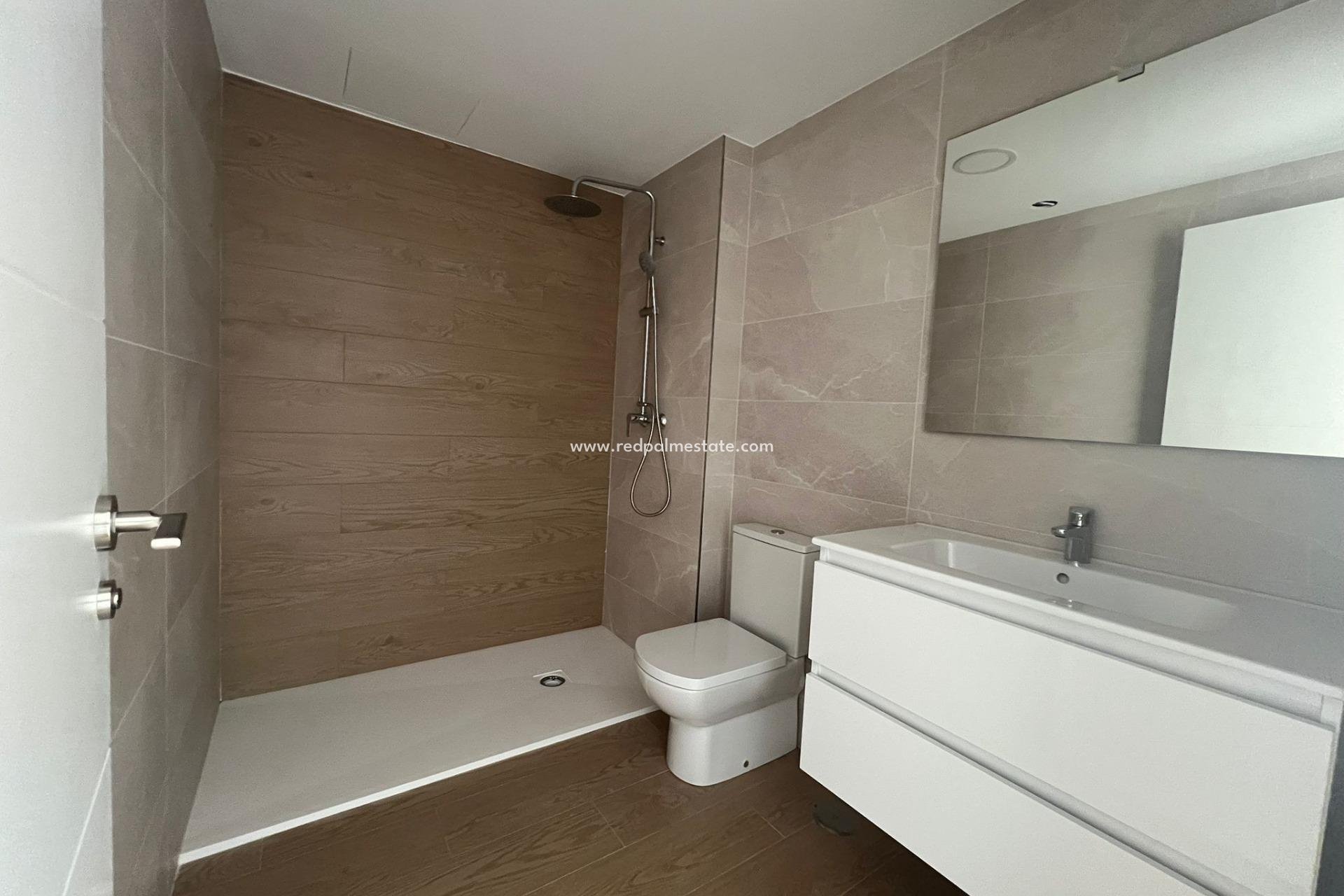 Nybyggnation - Radhus -
La Union - centro