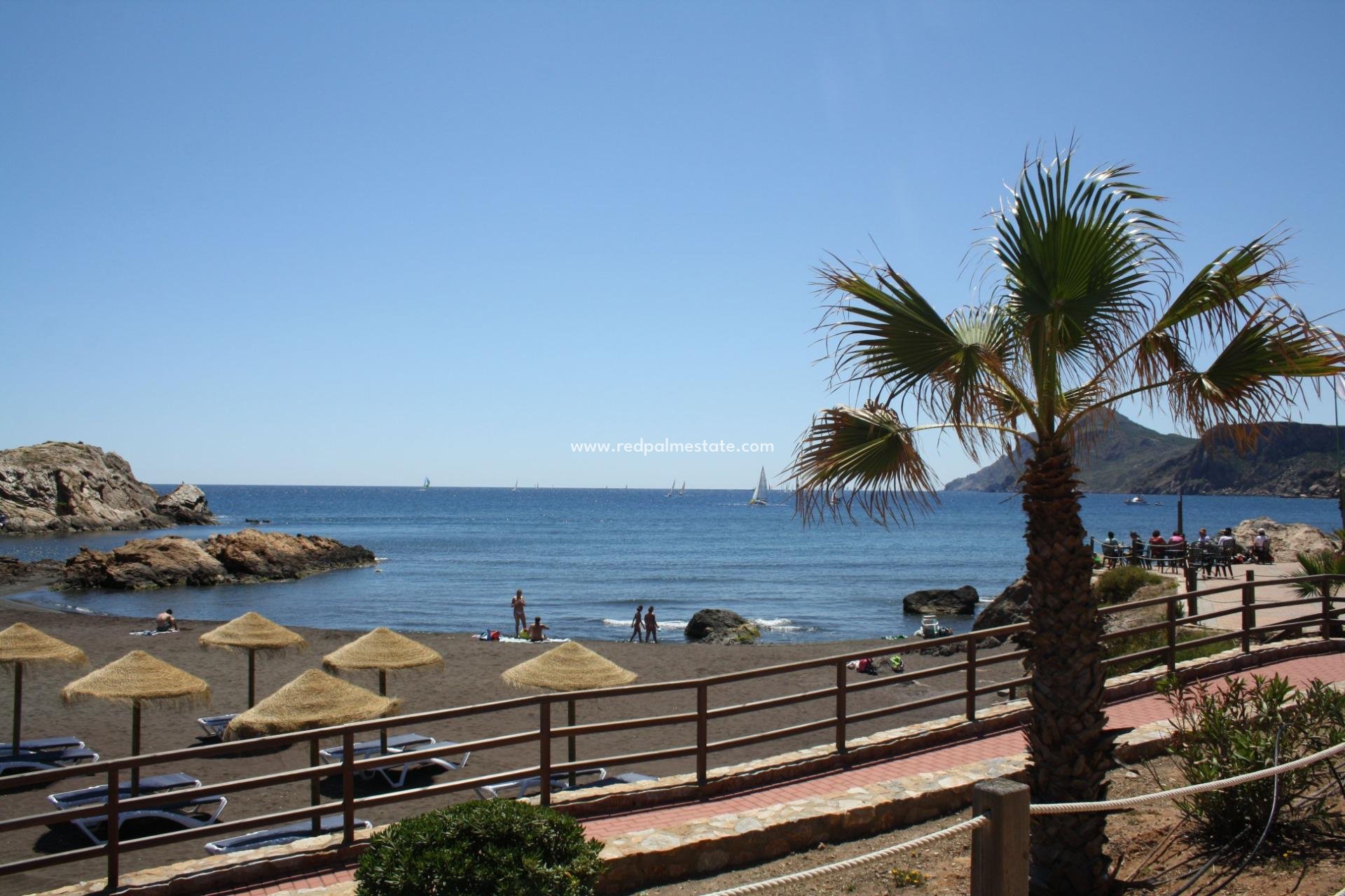 Nybyggnation - Radhus -
La Union - centro