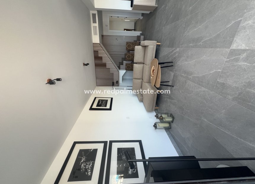 Nybyggnation - Radhus -
Polop