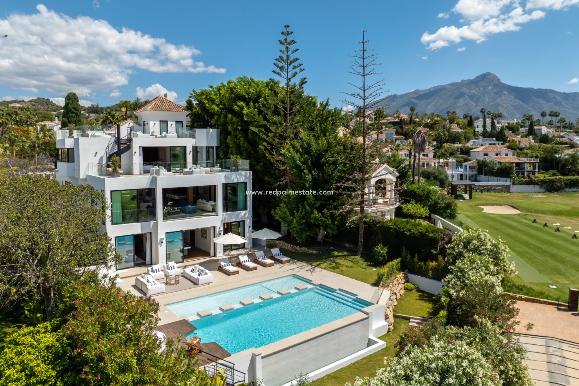 Nybyggnation - Villa -
Marbella