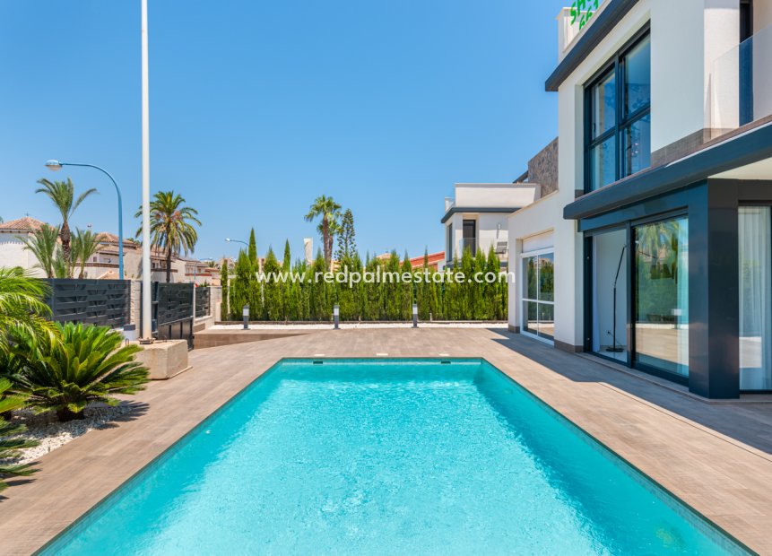 Nybyggnation - Villa -
Playa Paraiso