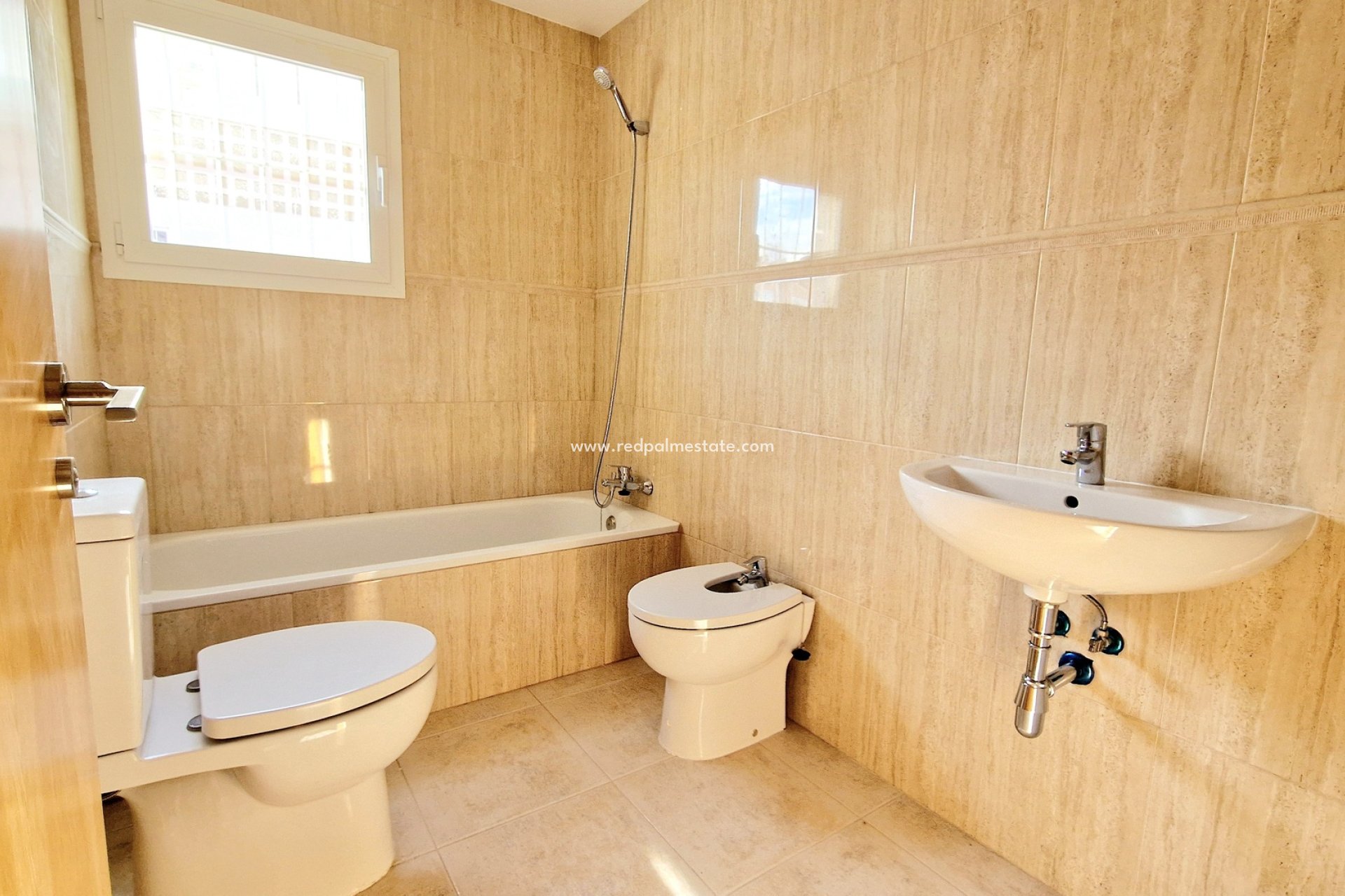 Nybyggnation - Villa -
Purias