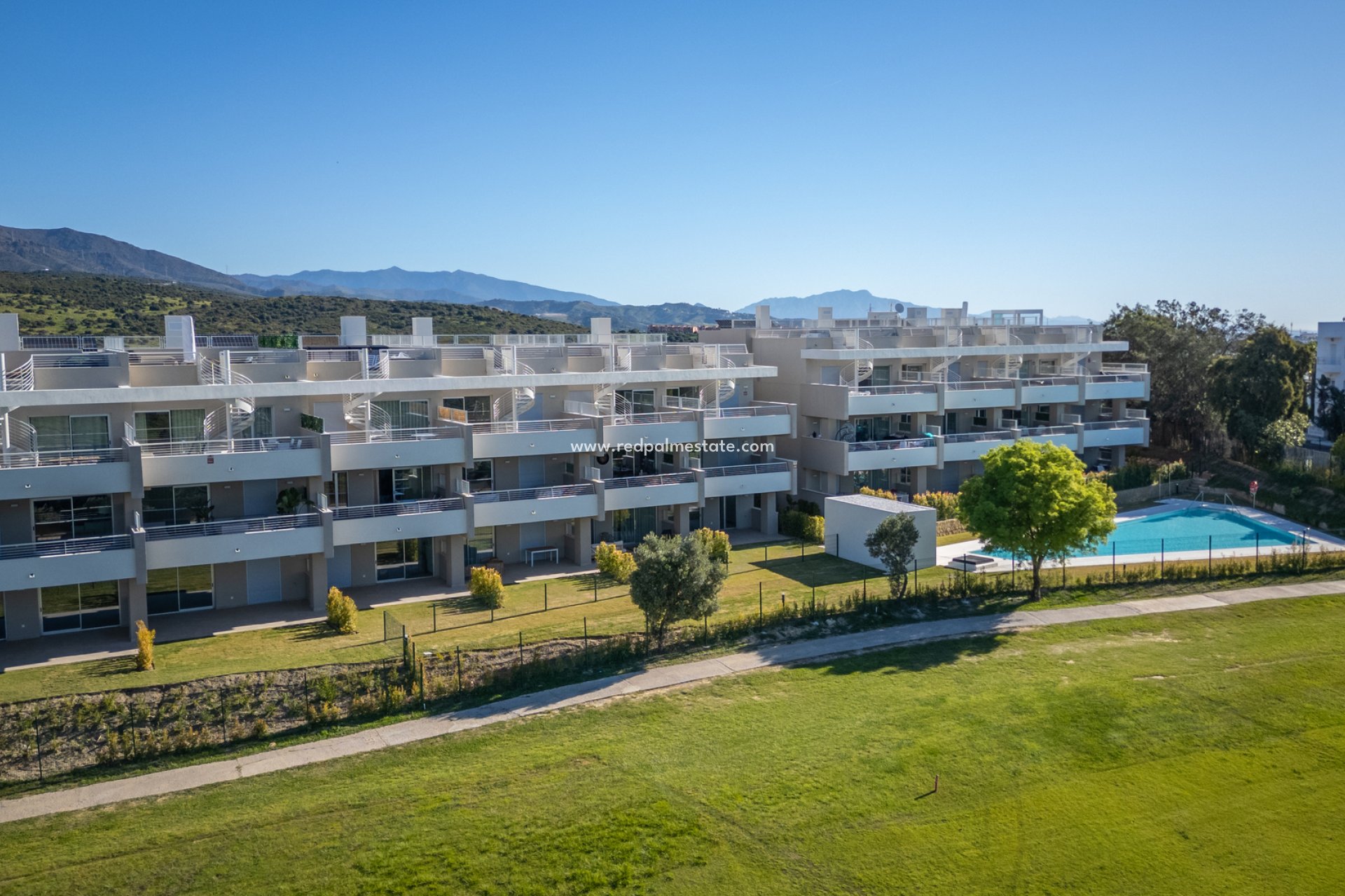 Obra nueva - Apartamento -
Estepona