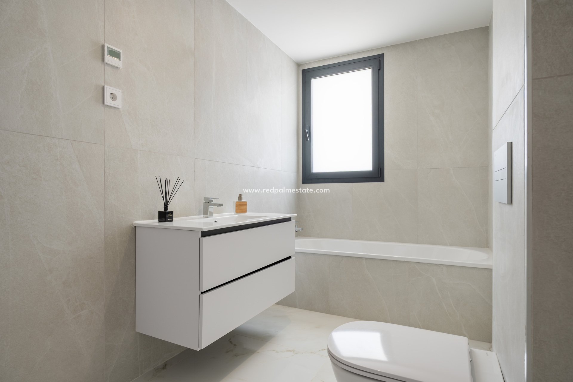 Obra nueva - Apartamento -
Estepona