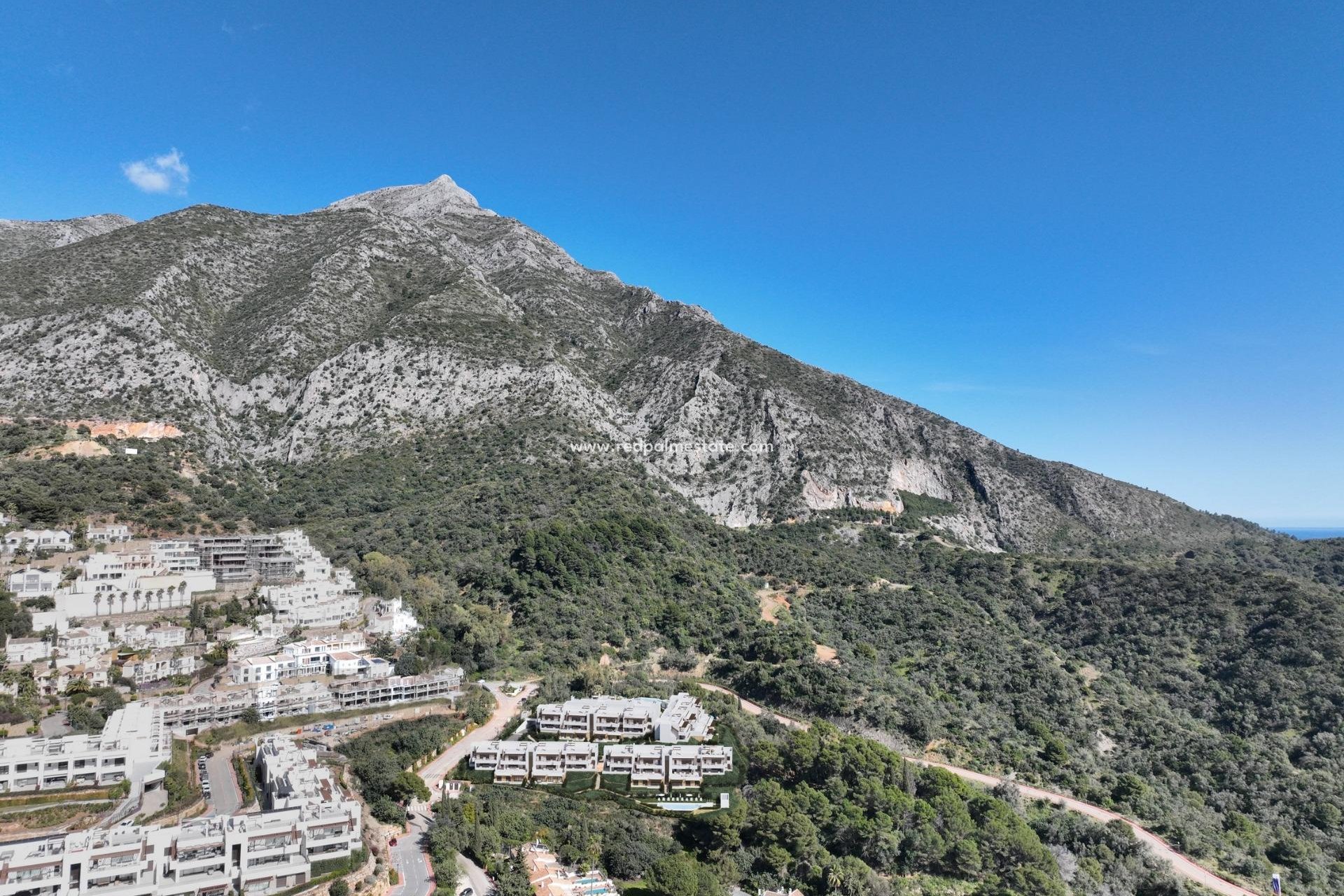 Obra nueva - Apartamento -
Istán - Urbaniz. Cerros del Lago