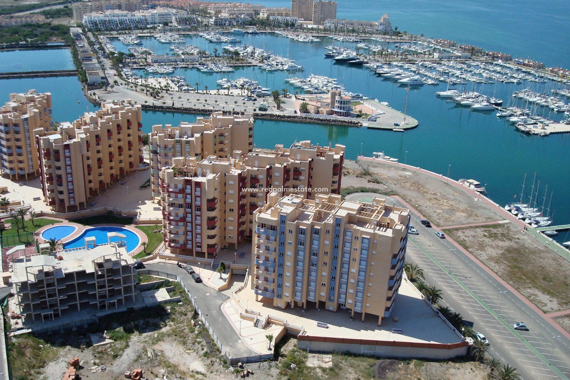 Obra nueva - Apartamento -
La Manga