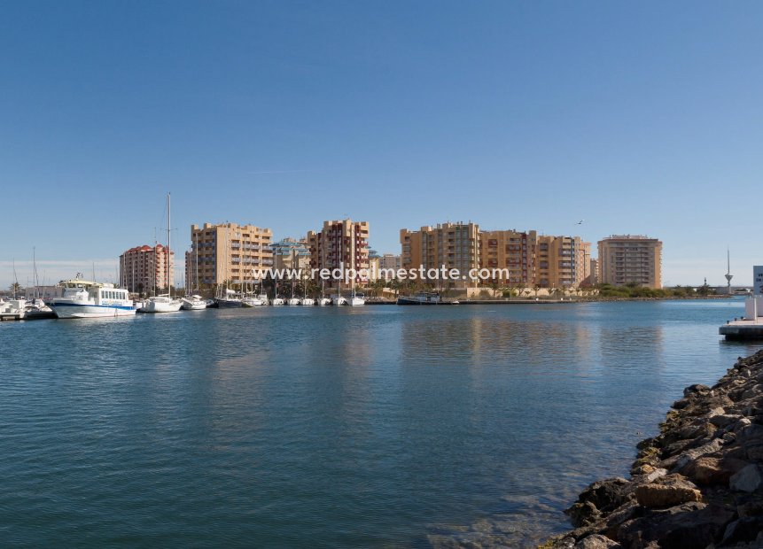 Obra nueva - Apartamento -
La Manga