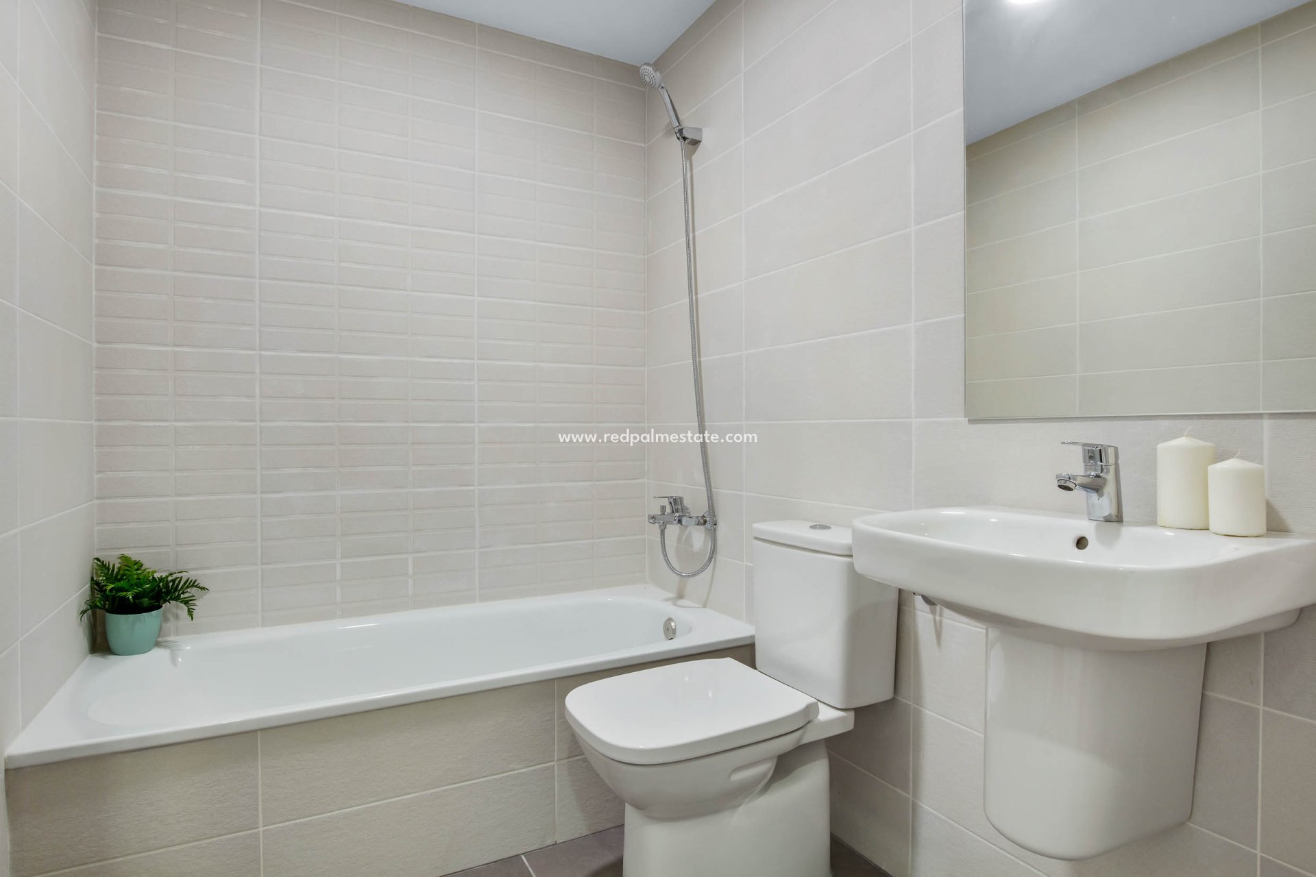 Obra nueva - Apartamento -
Las Lagunas de Mijas