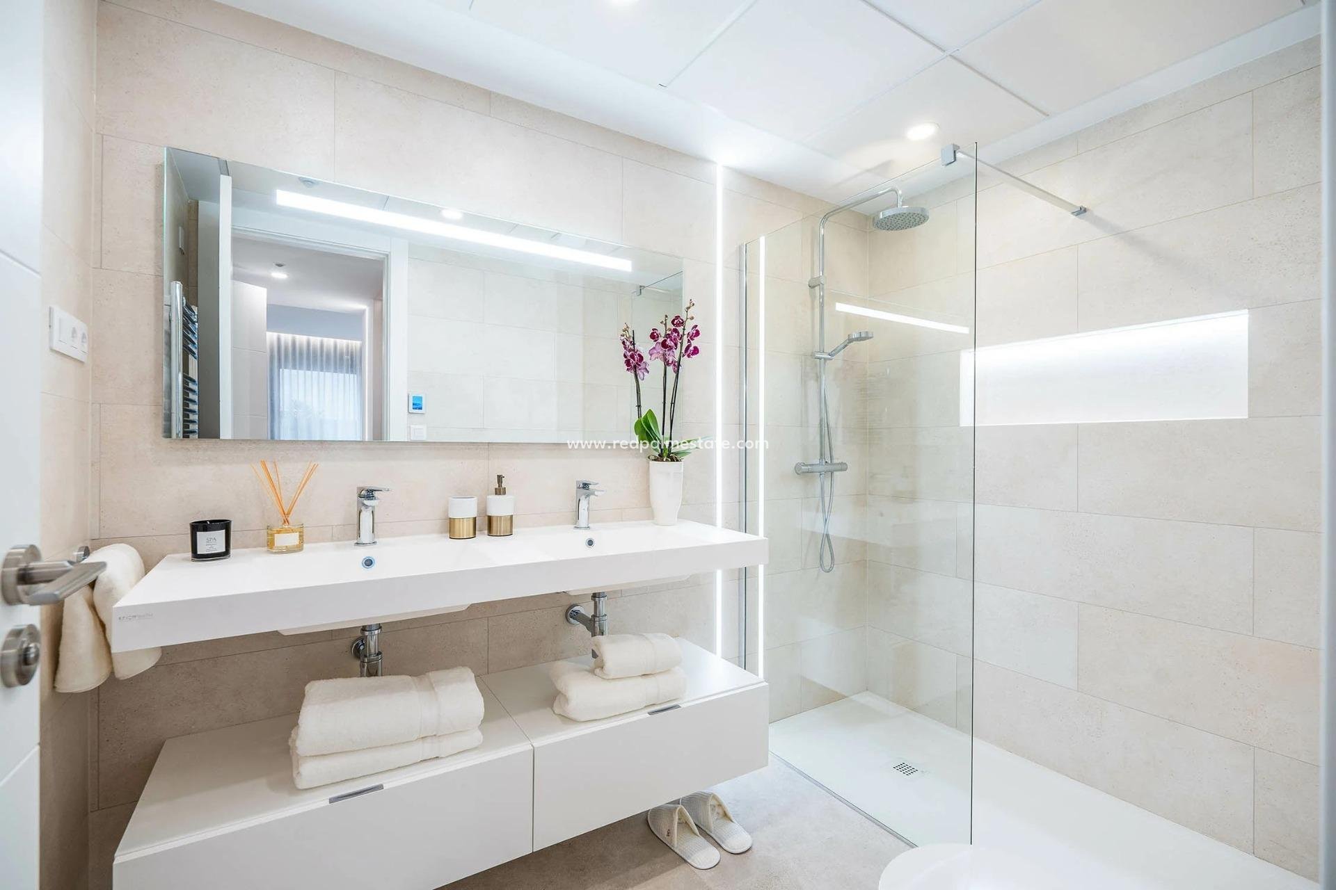 Obra nueva - Apartmentos -
Fuengirola - Centro