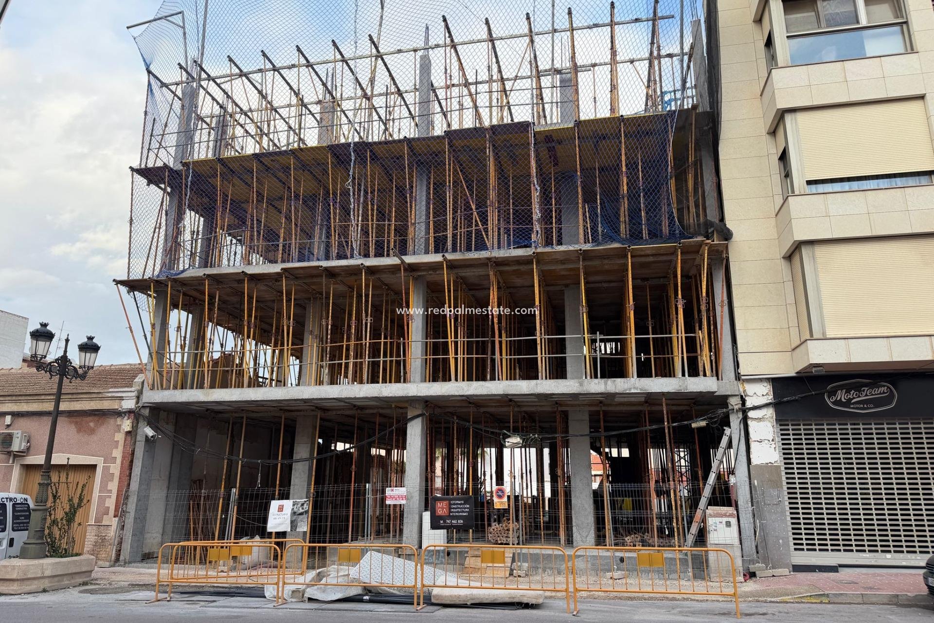 Obra nueva - Apartmentos -
Guardamar del Segura - Pueblo