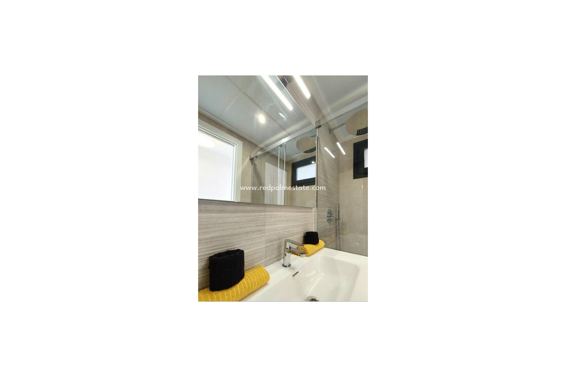 Obra nueva - Apartmentos -
San Miguel de Salinas - Pueblo