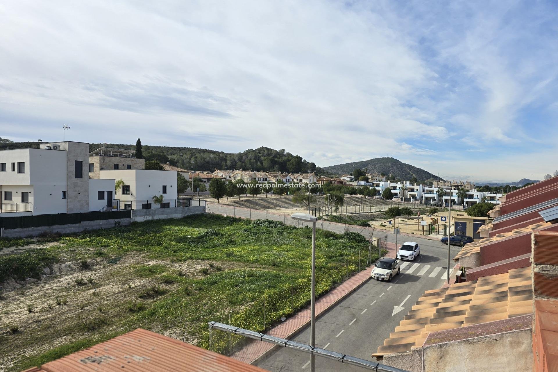 Obra nueva - Casa Adosada -
Bigastro - pueblo