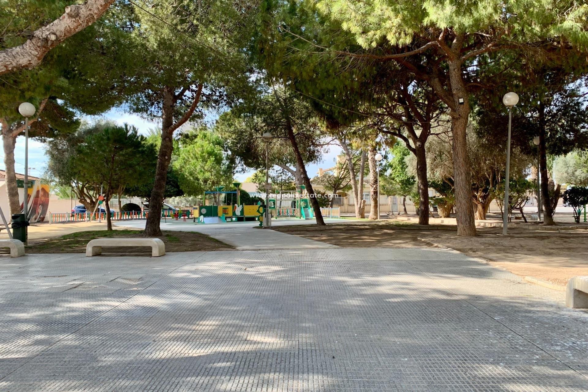 Obra nueva - Casa Adosada -
Los Alczares - Torre del Rame