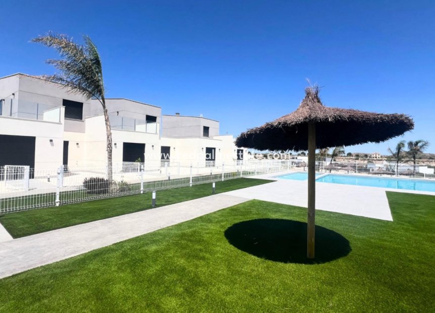 Obra nueva - Casa de Pueblo -
Banos y Mendigo - Altaona Golf And Country Village