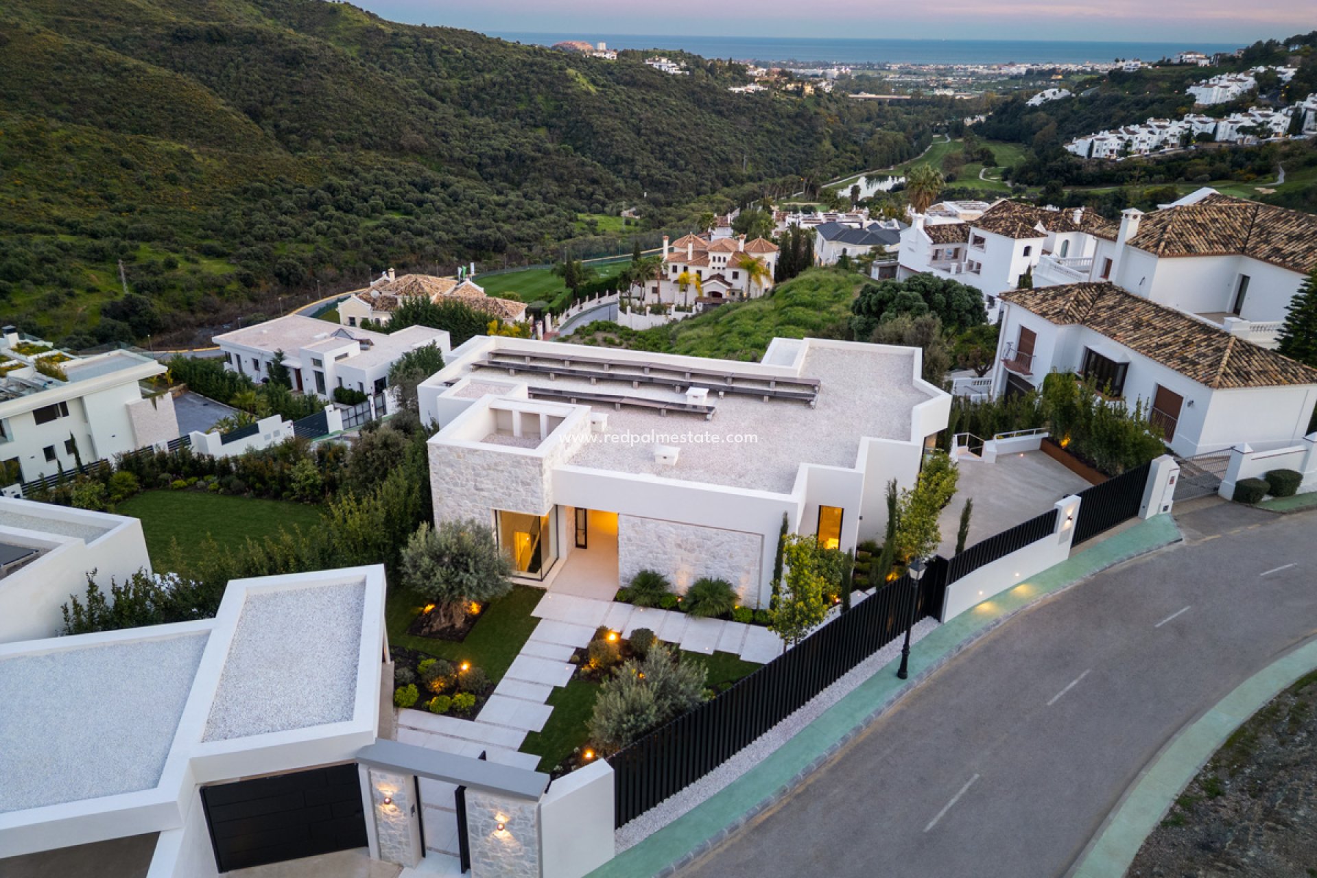 Obra nueva - Villa -
Benahavís