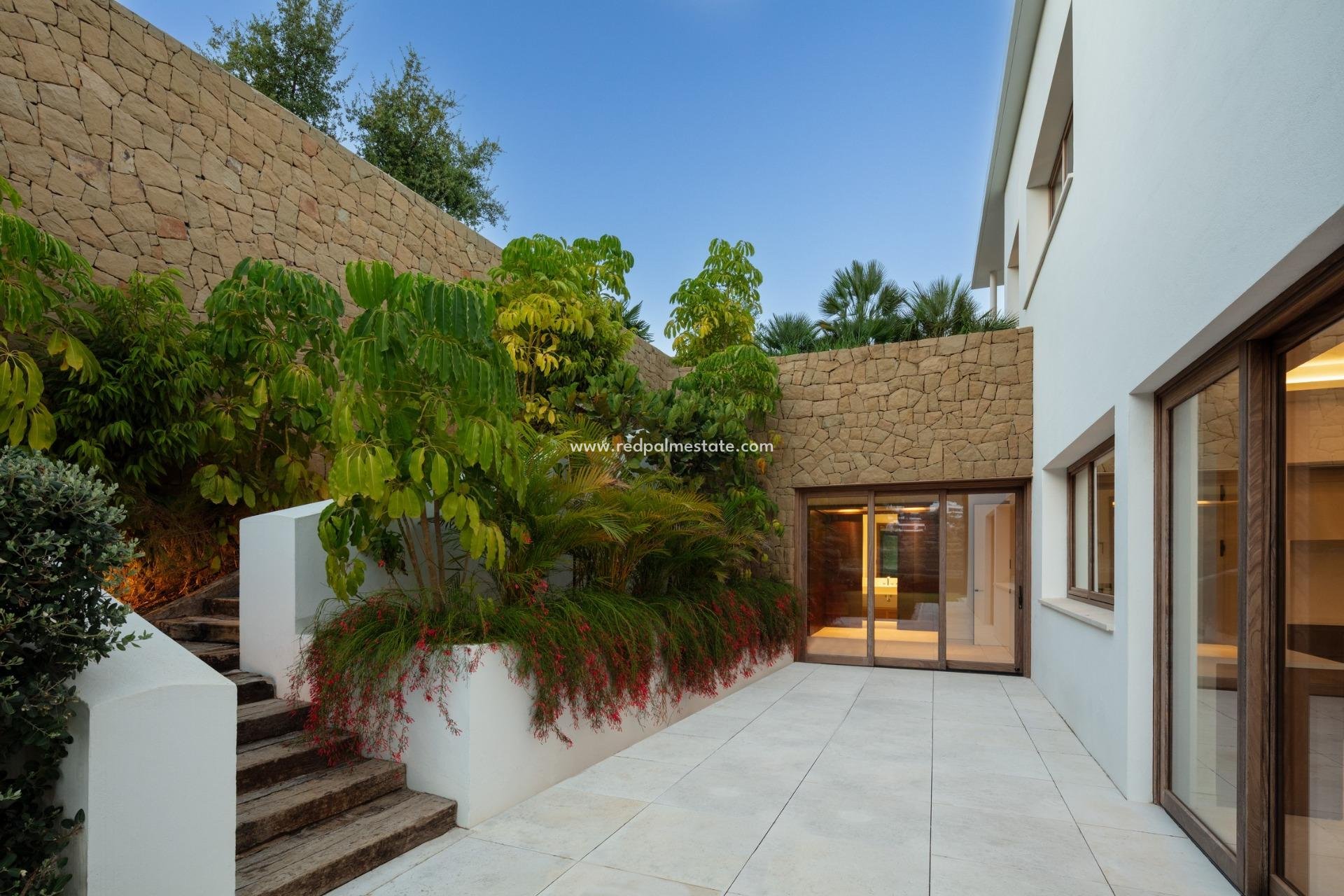 Obra nueva - Villa -
Casares - Pedregales