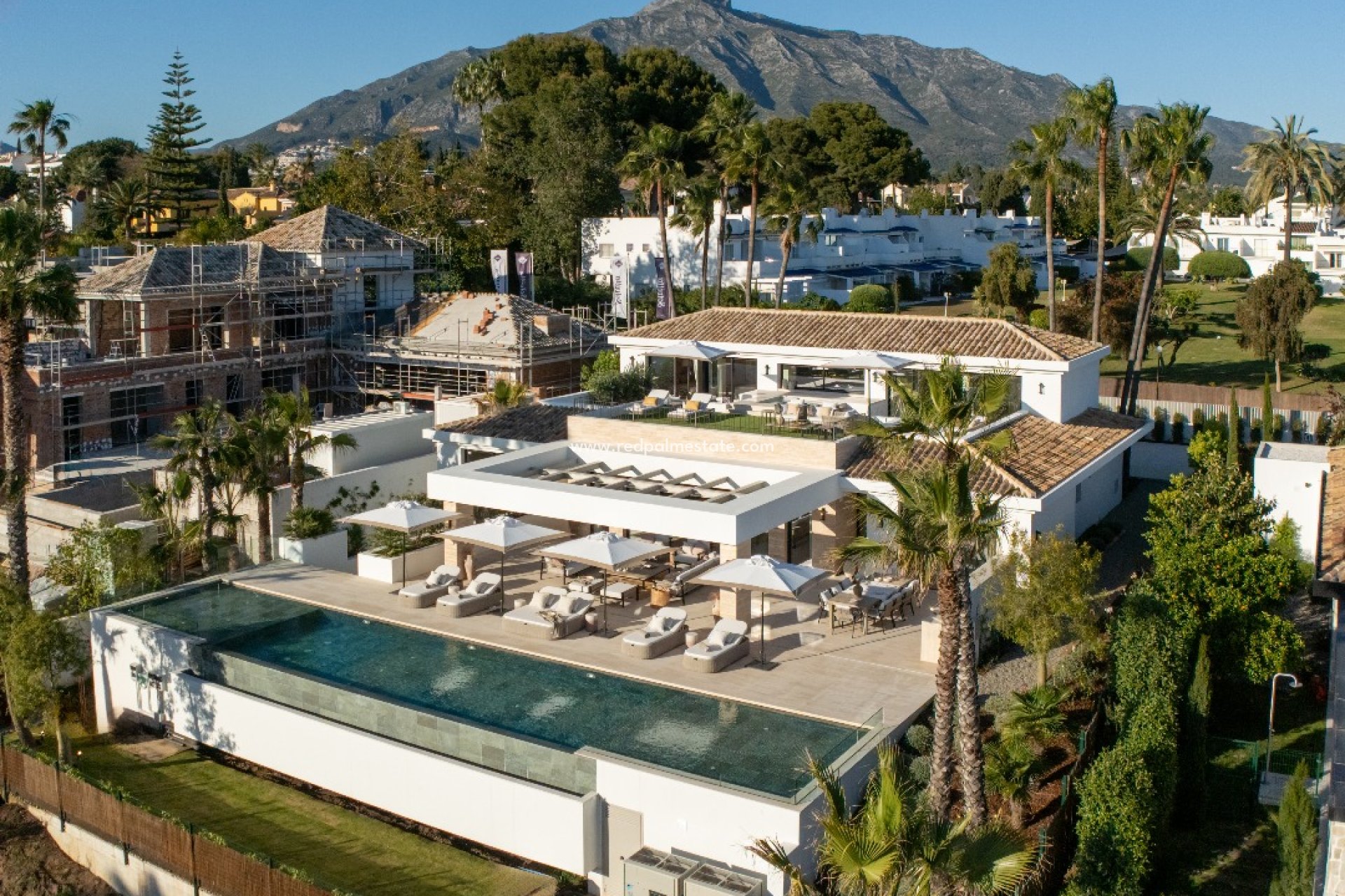 Obra nueva - Villa -
Marbella