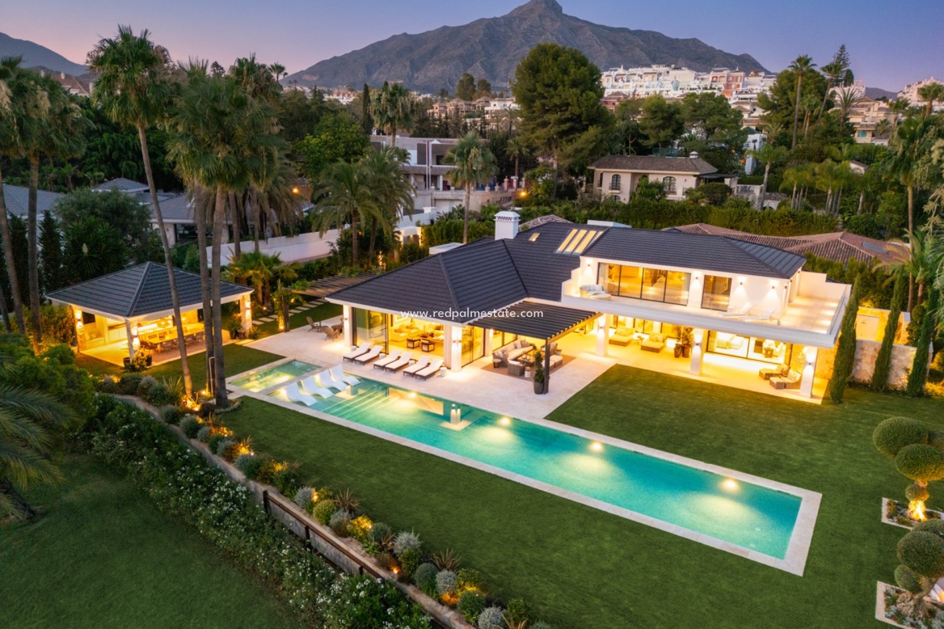 Obra nueva - Villa -
Marbella