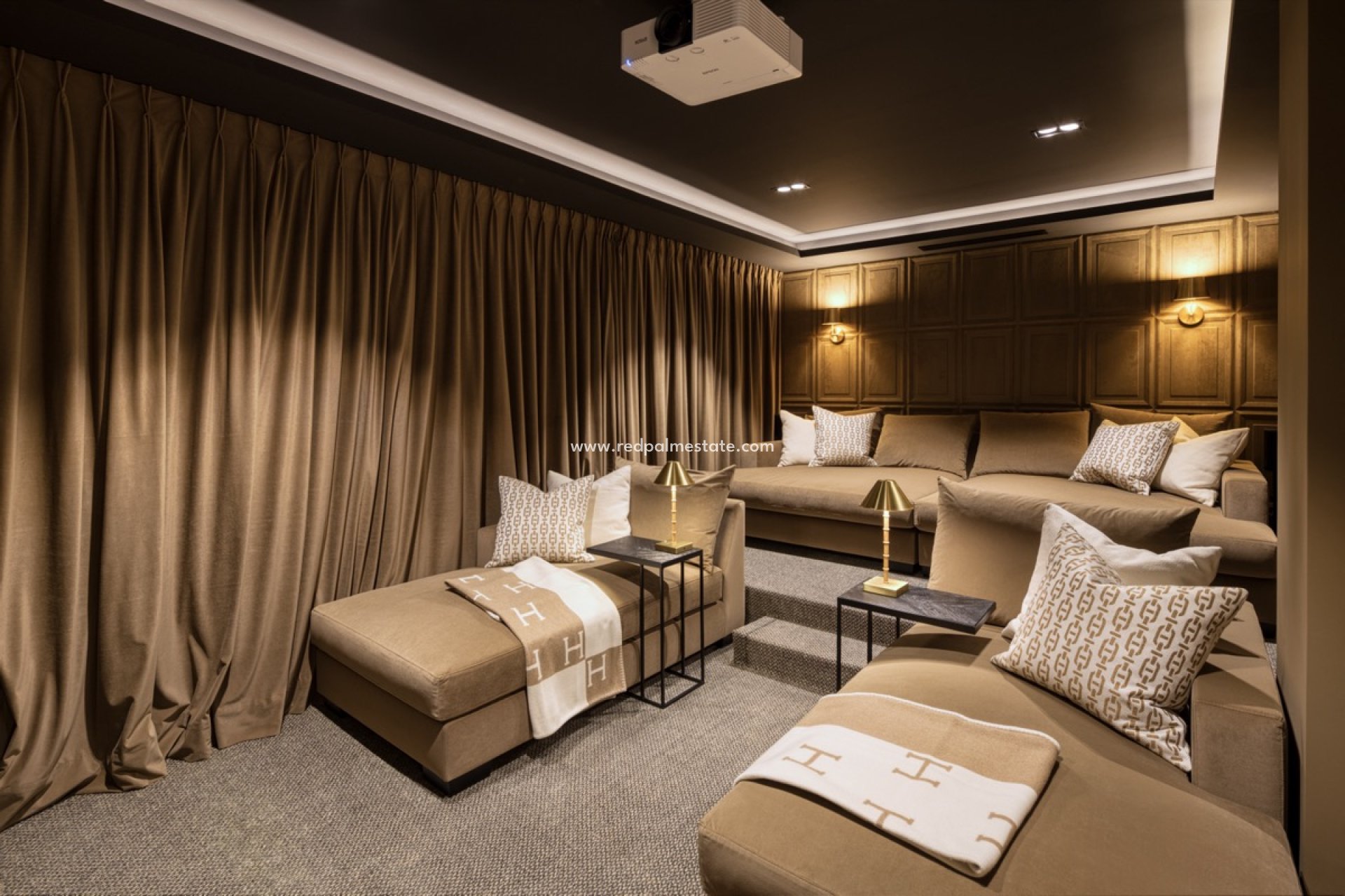 Obra nueva - Villa -
Marbella