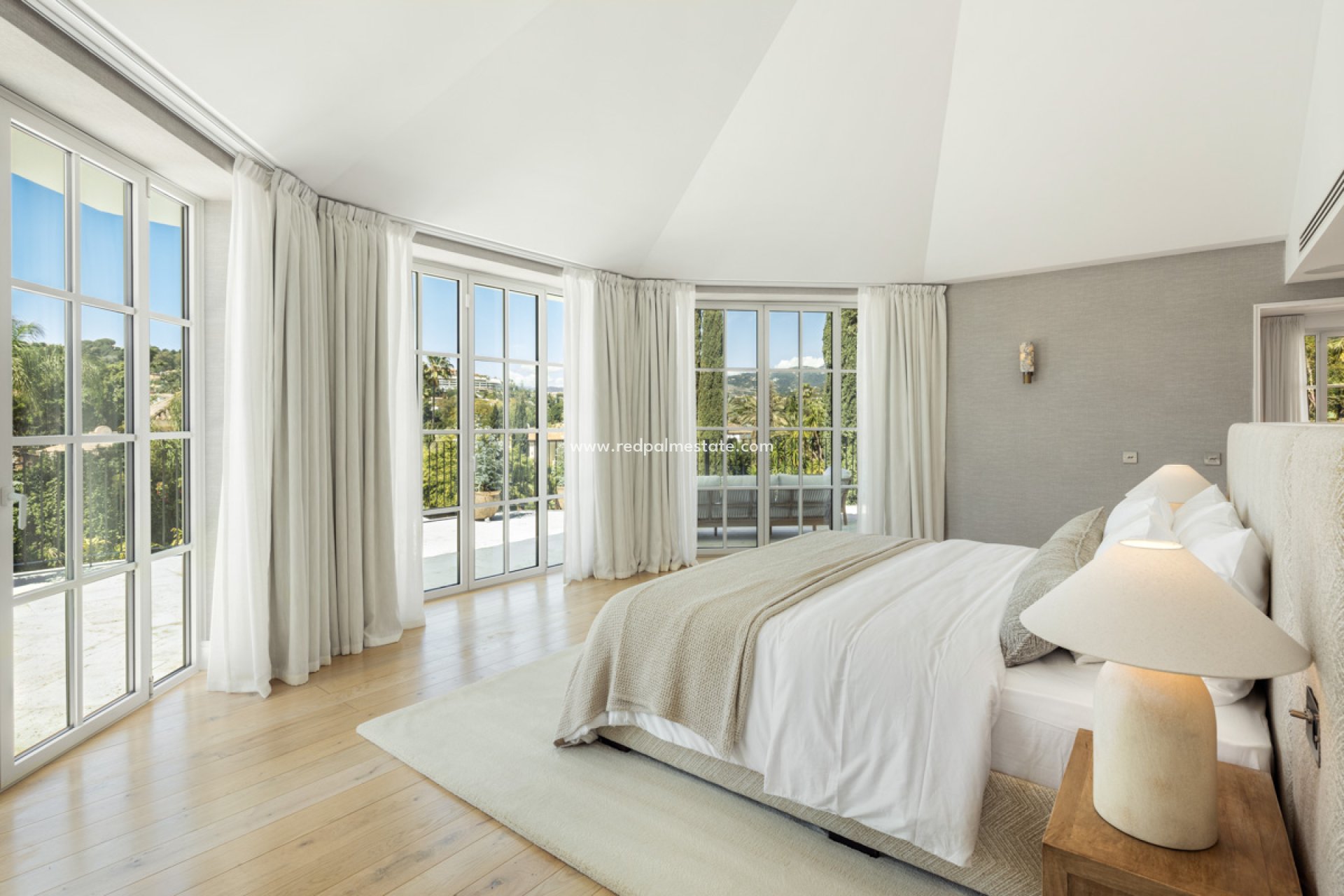 Obra nueva - Villa -
Marbella