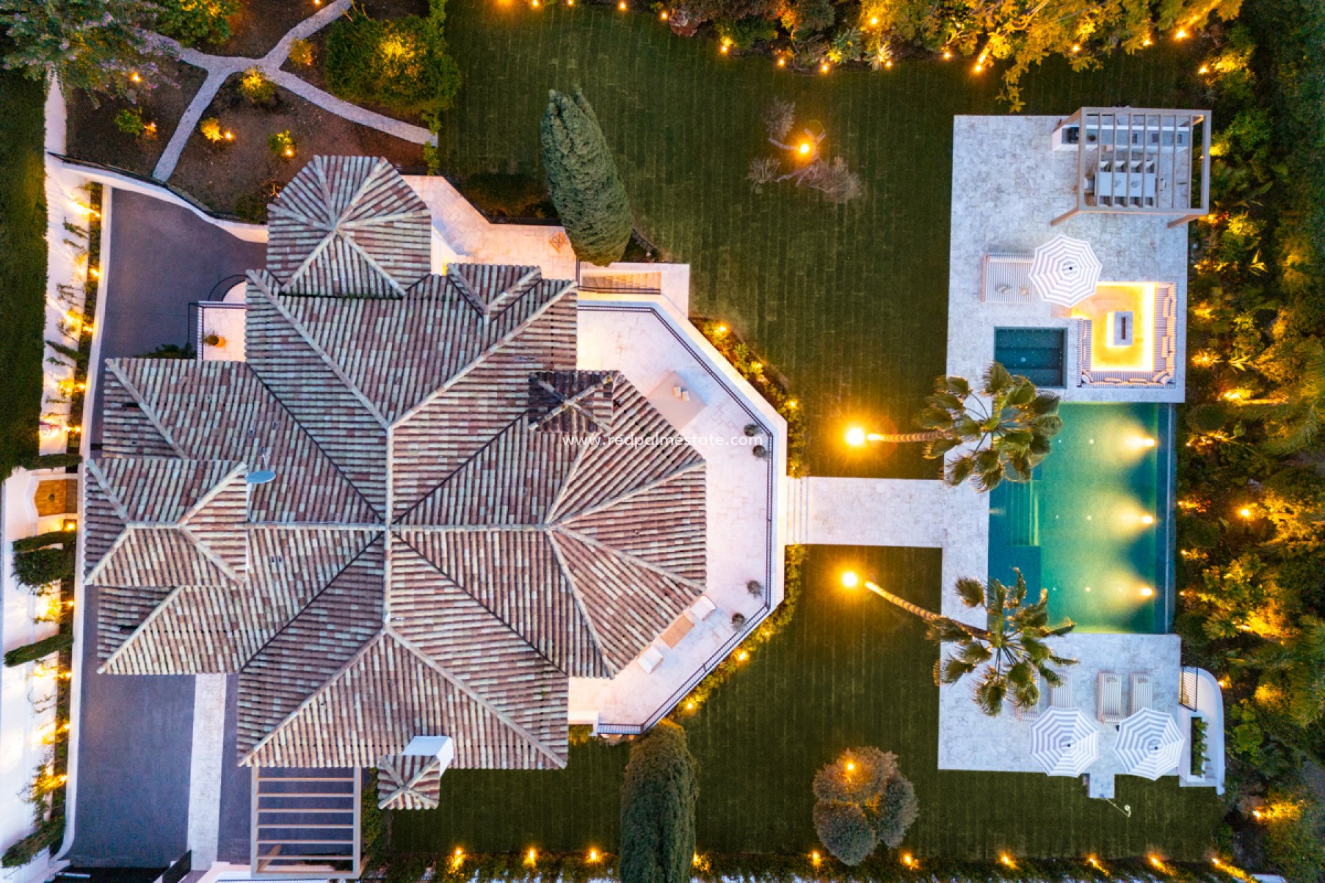 Obra nueva - Villa -
Marbella