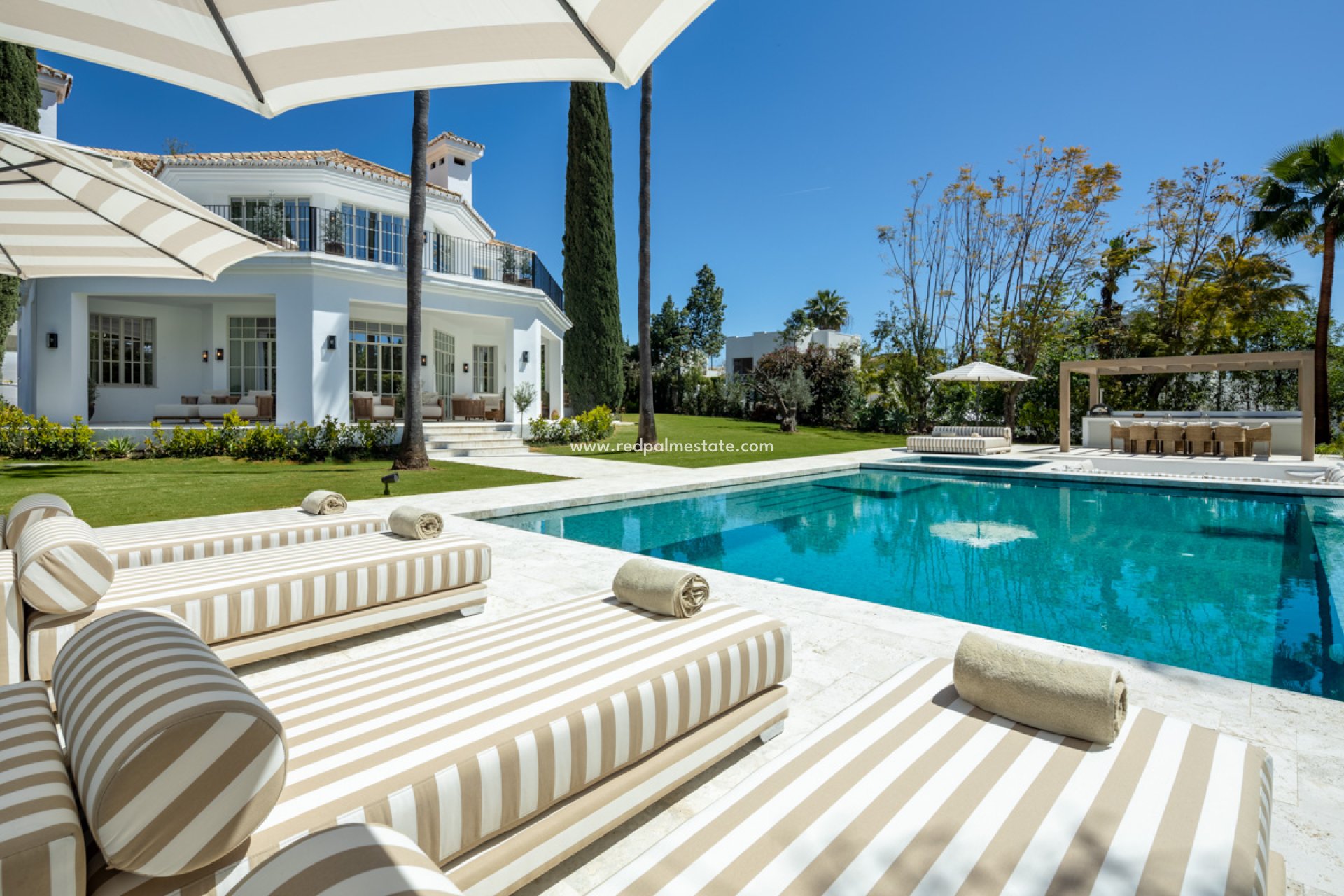 Obra nueva - Villa -
Marbella