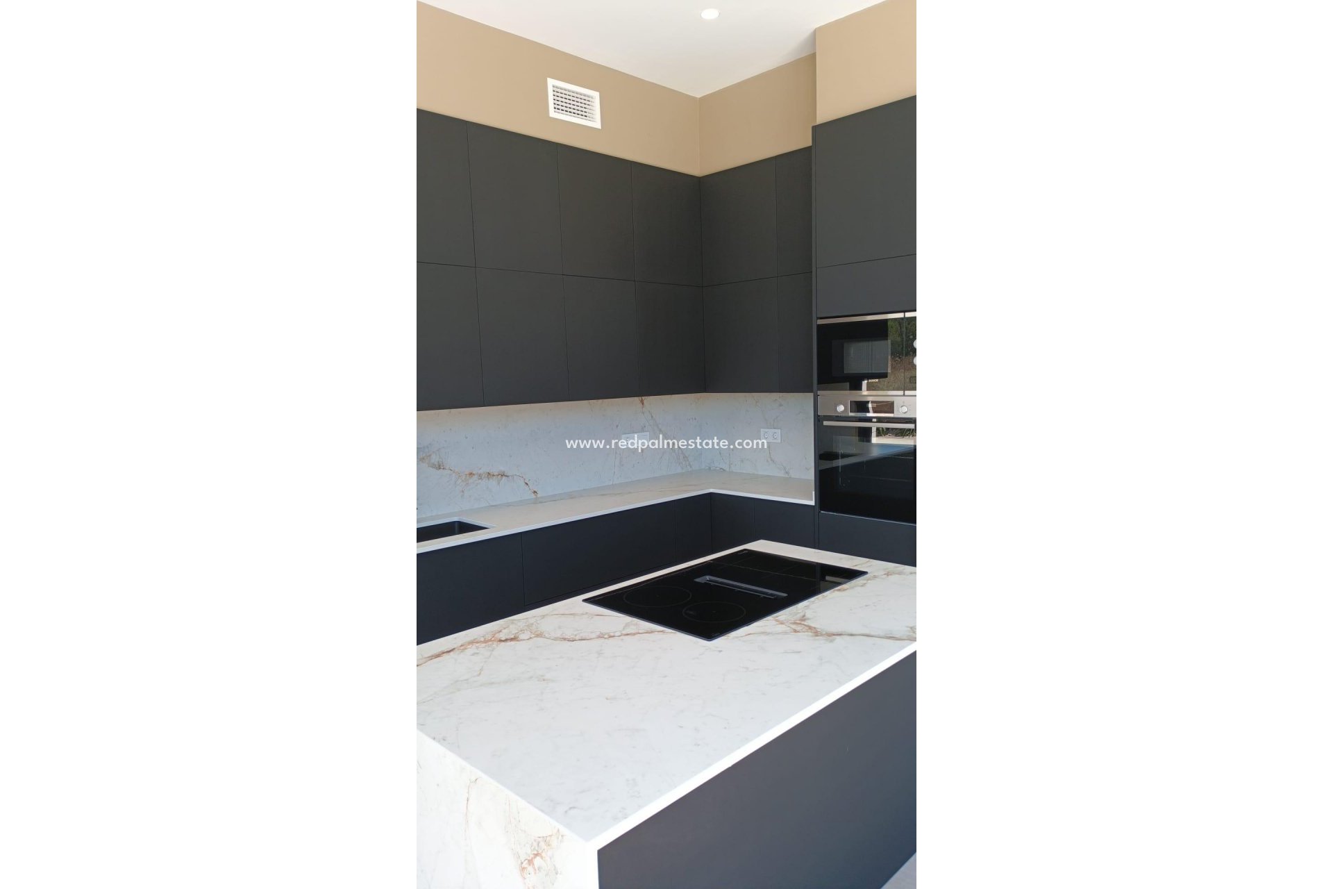 Obra nueva - Villa -
Pilar de la Horadada - Roda Golf