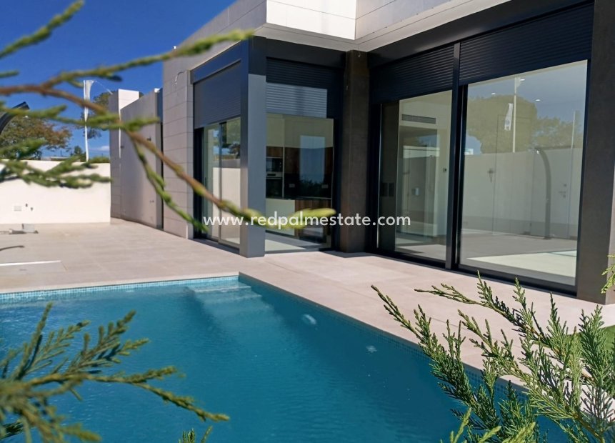 Obra nueva - Villa -
Pilar de la Horadada - Roda Golf