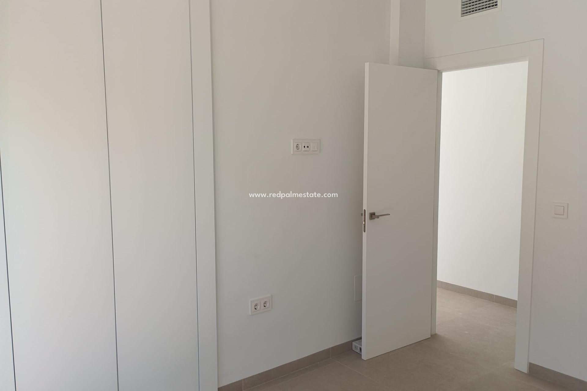Obra nueva - Villa -
Pilar de la Horadada - Roda Golf