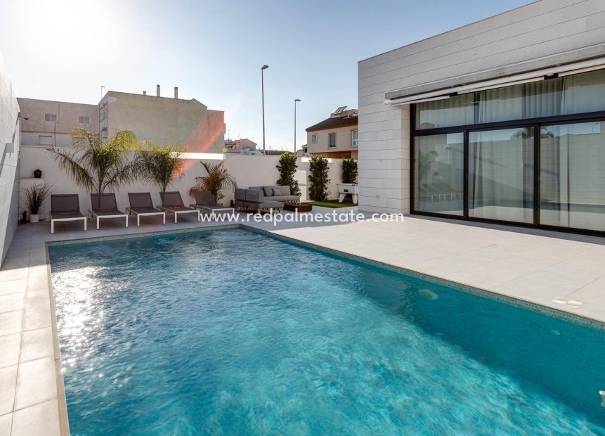 Obra nueva - Villa -
Pilar de la Horadada