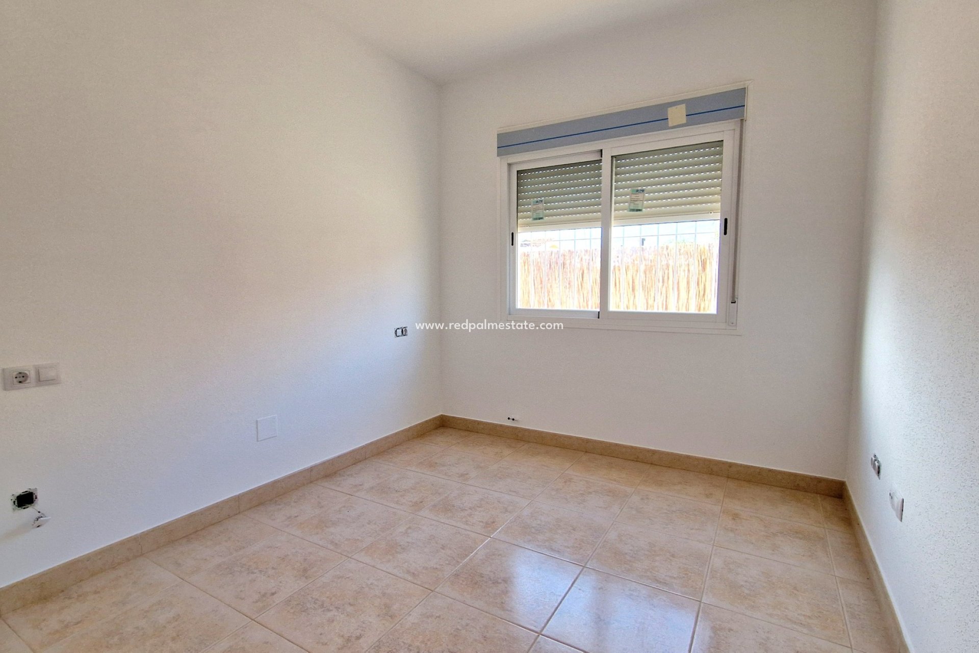 Obra nueva - Villa -
Purias