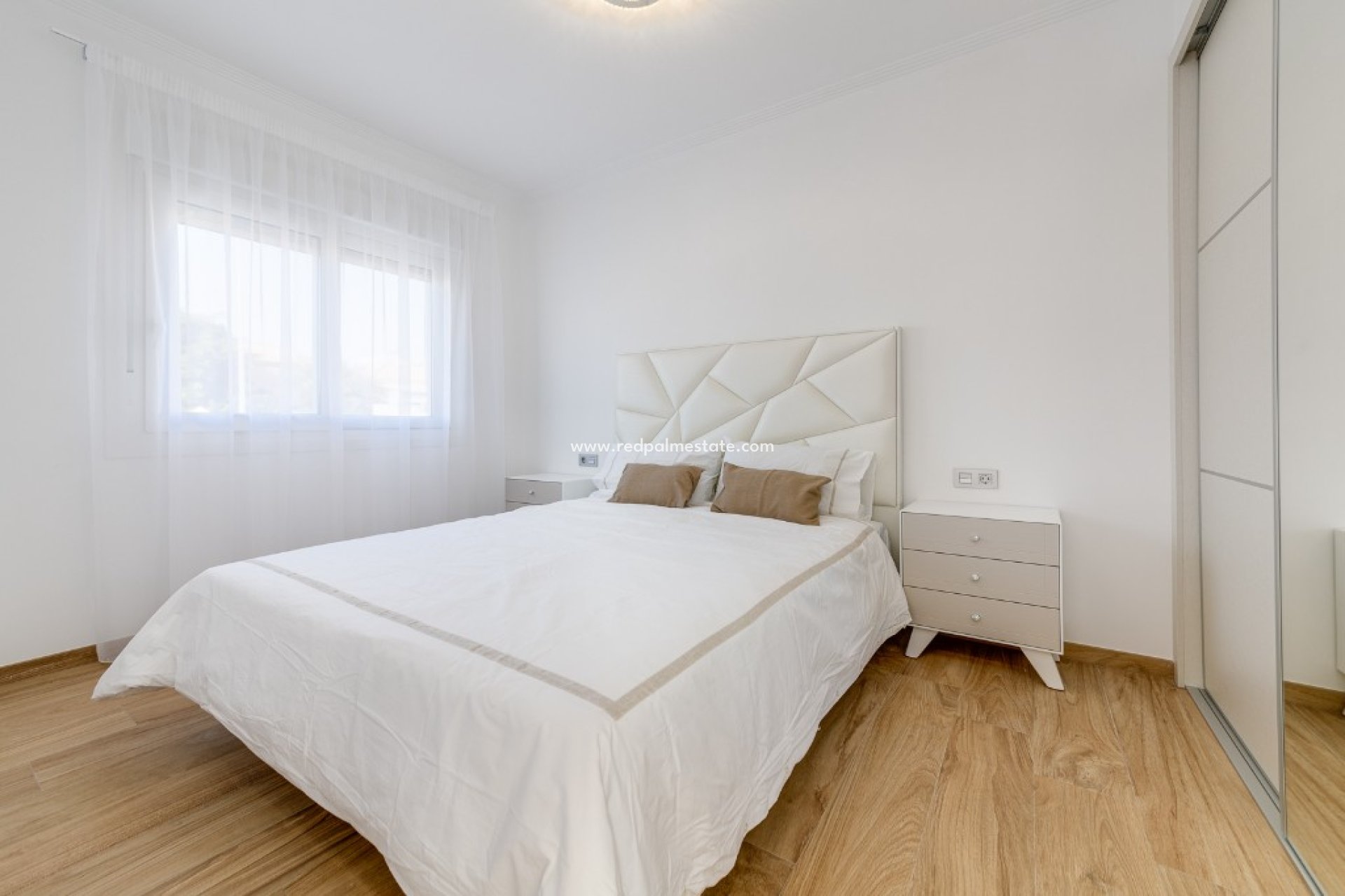 Obra nueva - Villa -
Torrevieja