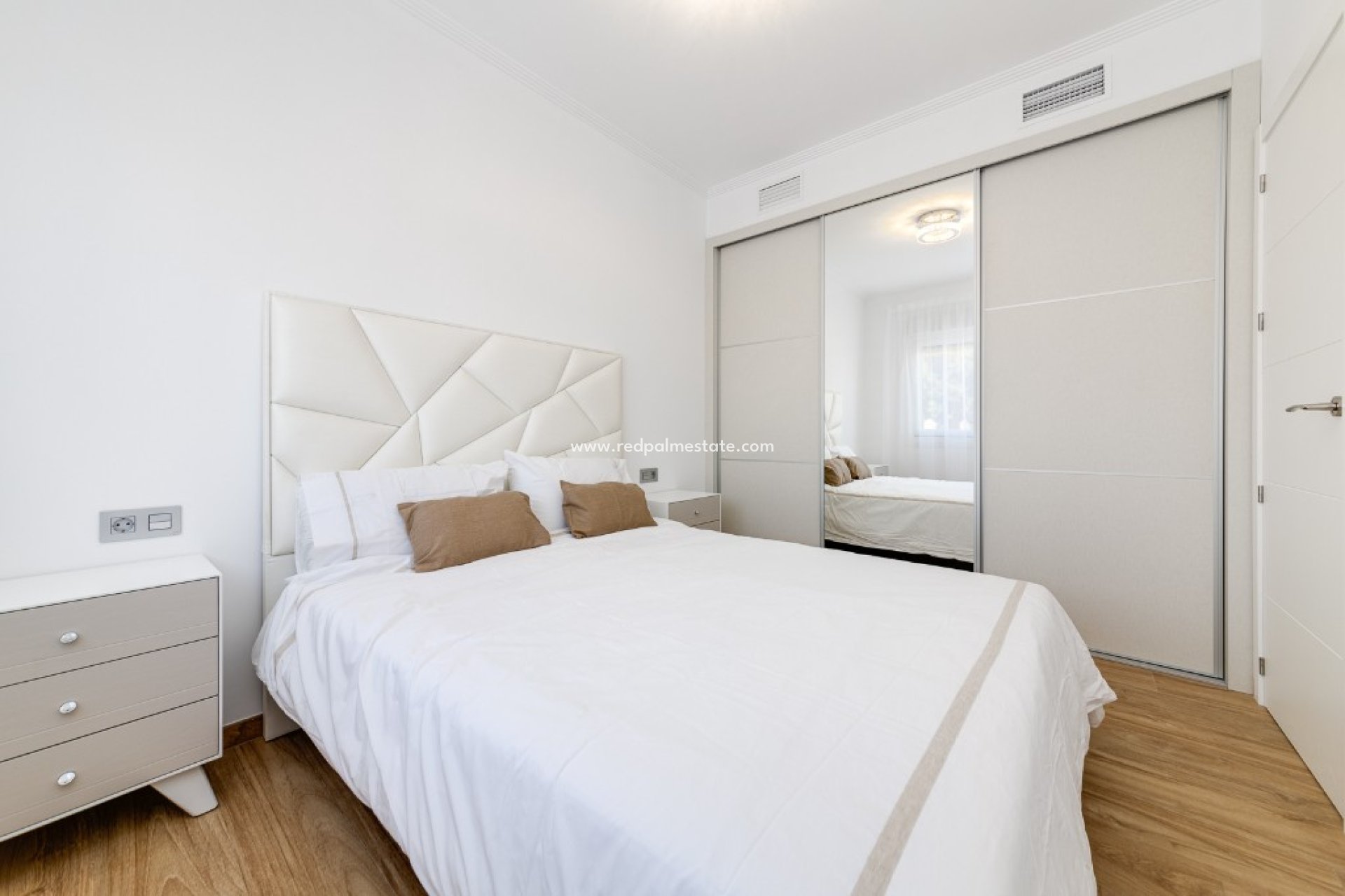 Obra nueva - Villa -
Torrevieja