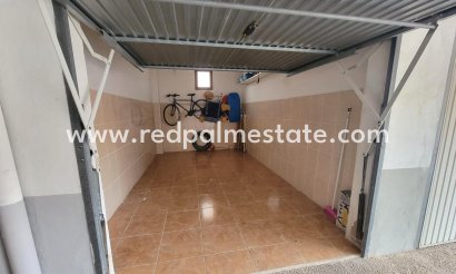 Parkering - Återförsäljning - Orihuela Costa -
                La Regia