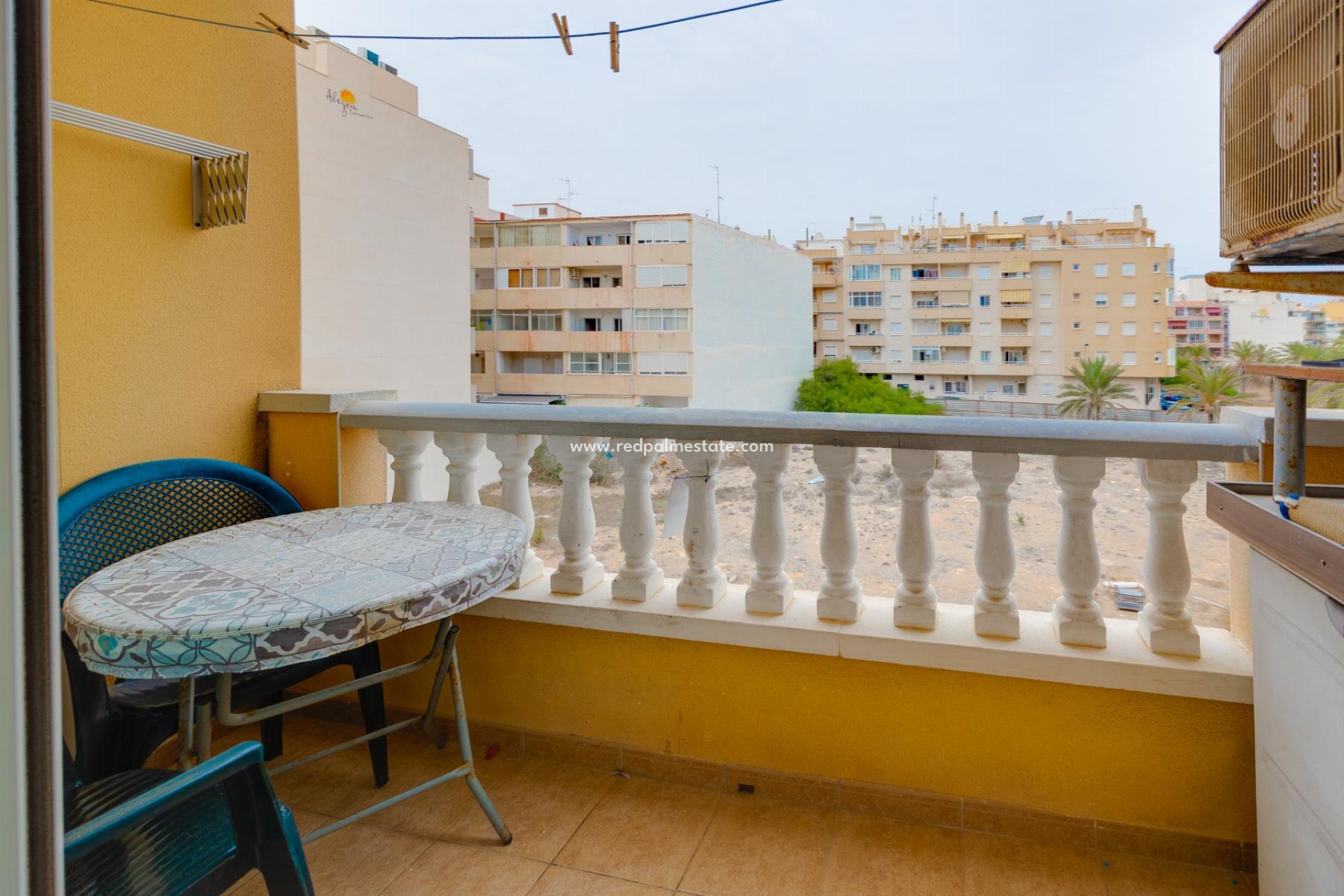 Resale - Apartamento -
Torrevieja - Playa de los Locos