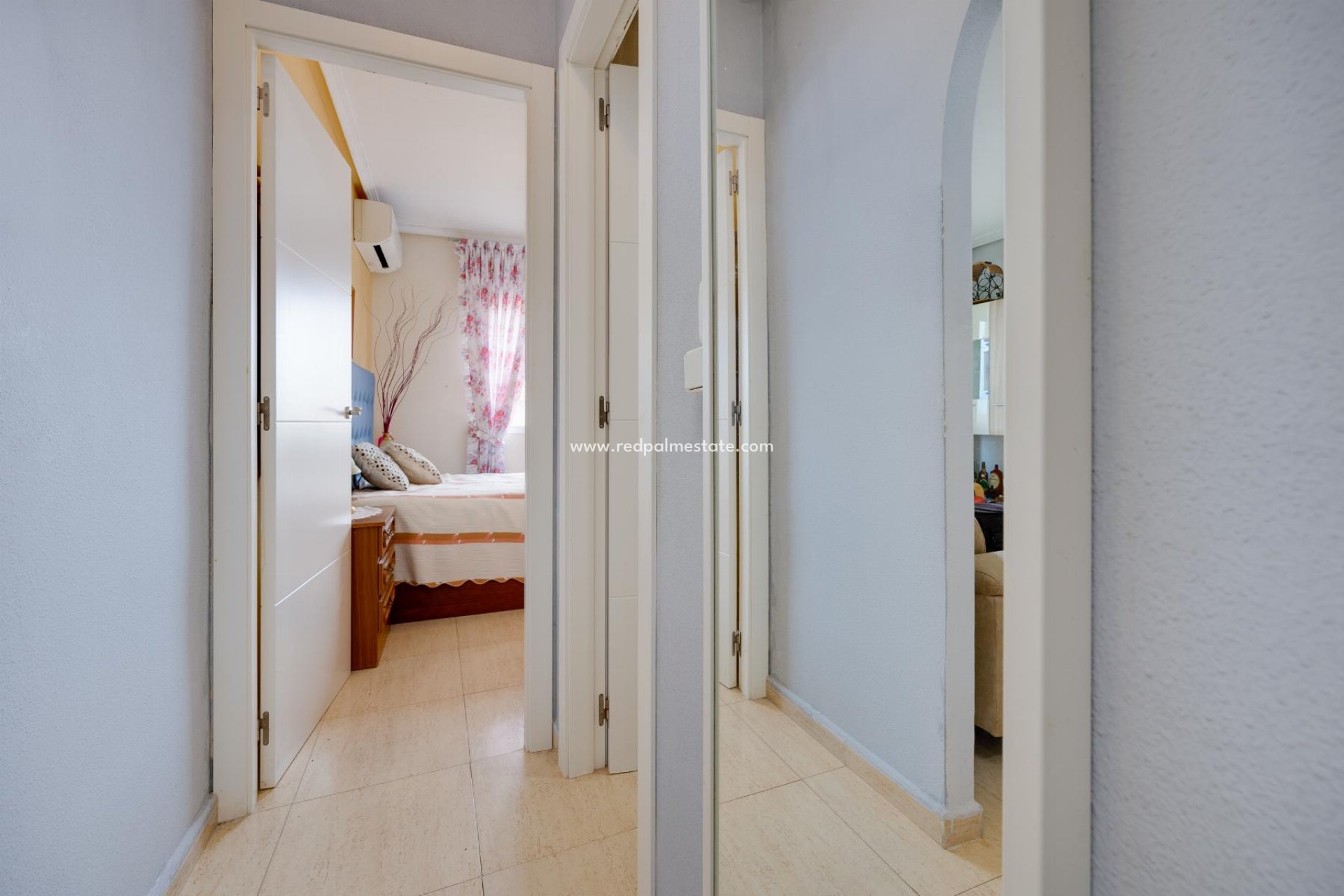 Resale - Apartamento -
Torrevieja - Playa de los Locos