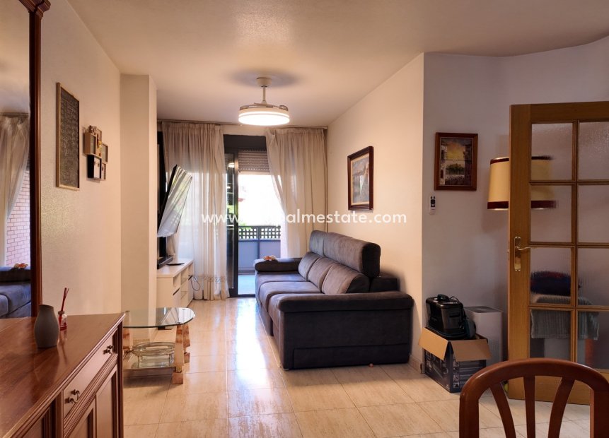 Resale - Apartment -
Alicante - Altozano