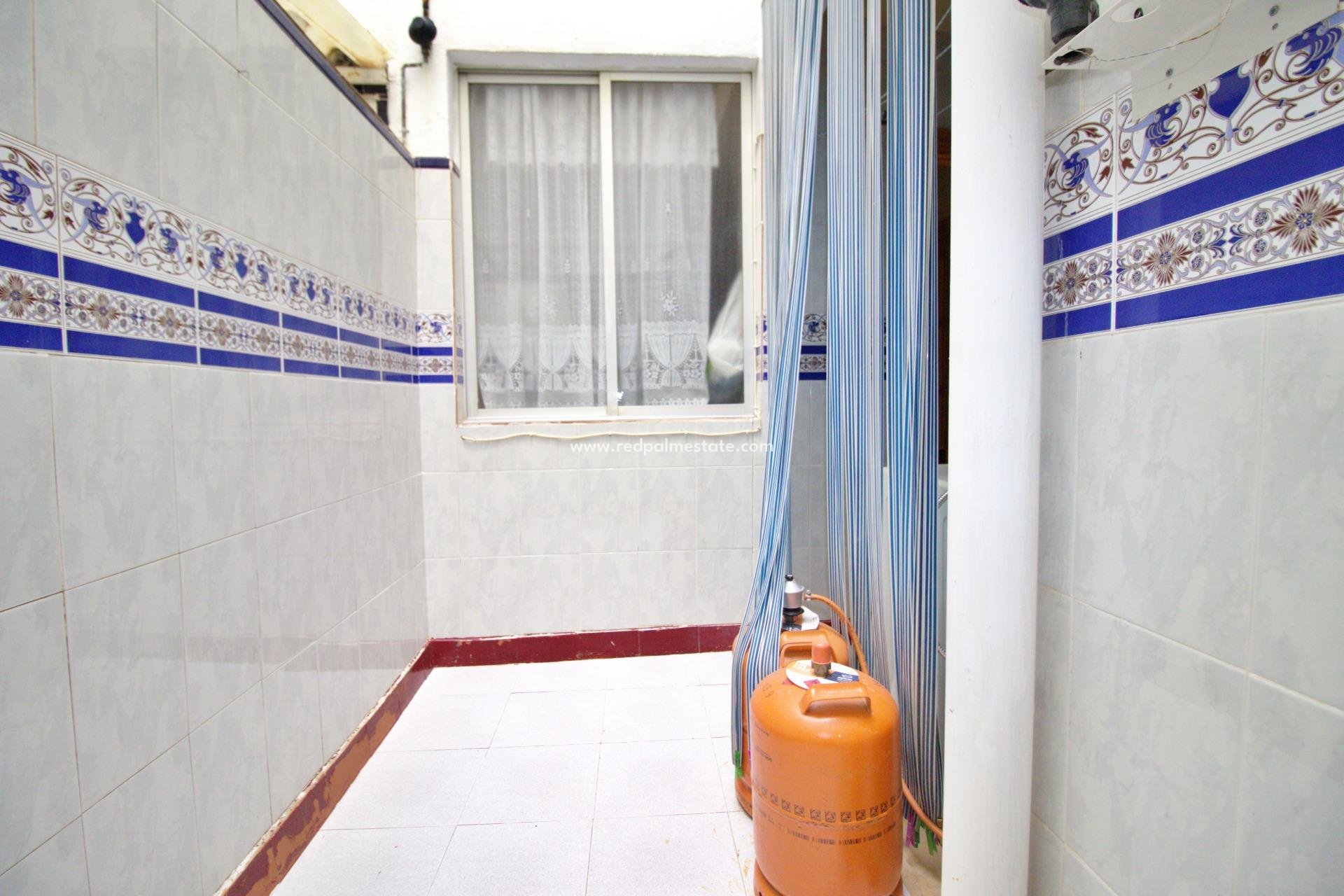 Resale - Apartment -
Alicante - Benalua