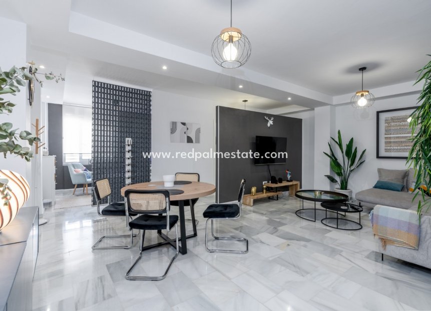 Resale - Apartment -
Alicante - Center